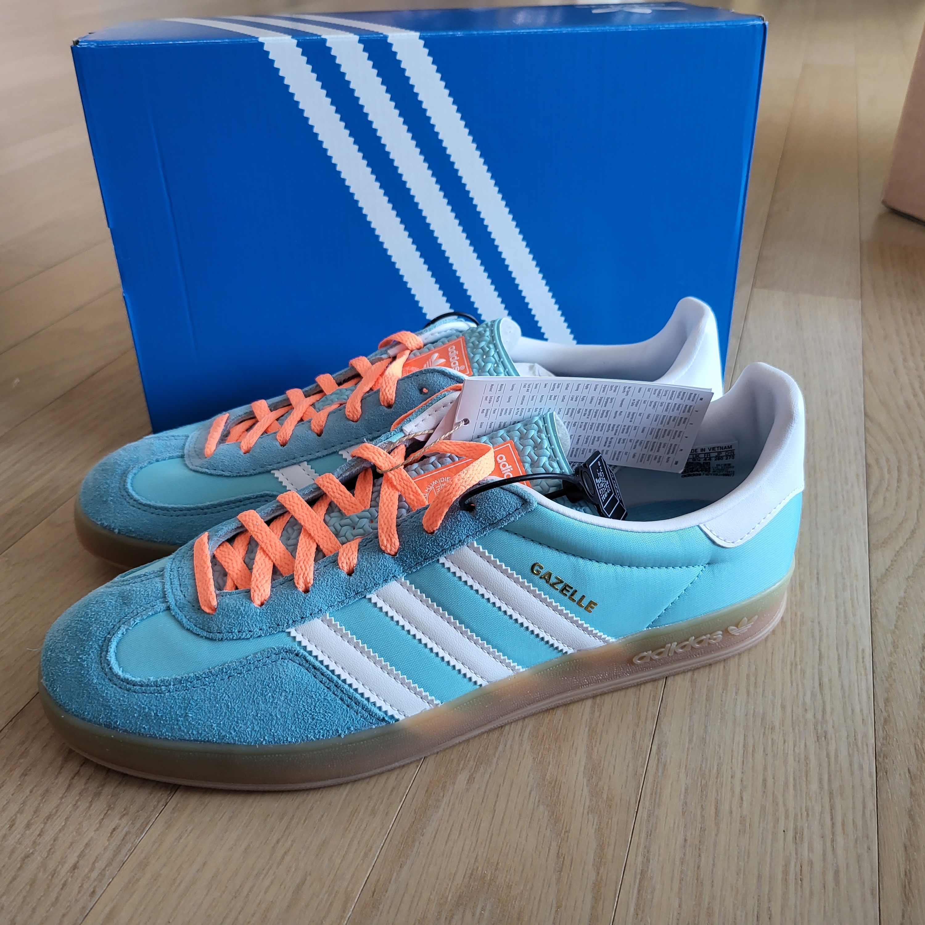 Adidas Gazelle Indoor Preloved Blue White 착용 스타일 - 1