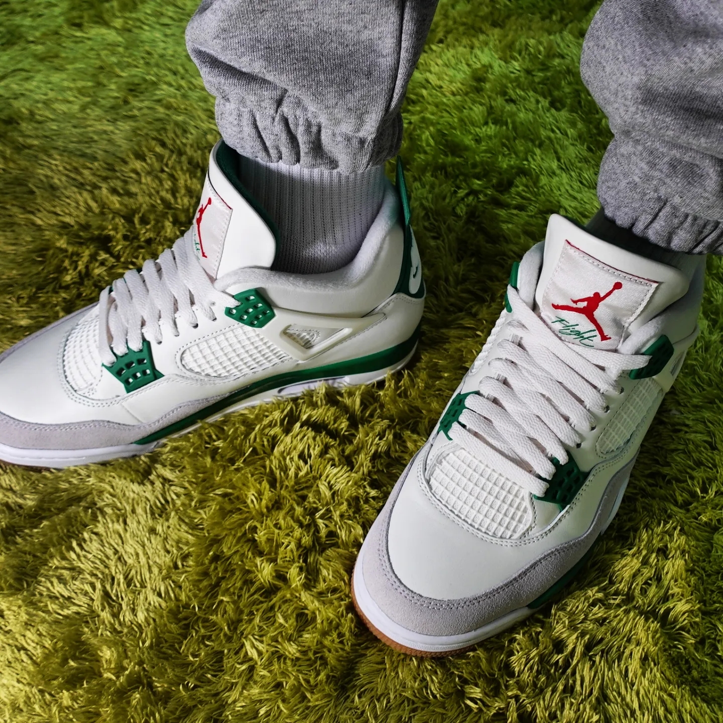 Jordan 4 x Nike SB Retro SP Pine Green 착용 스타일 - 5