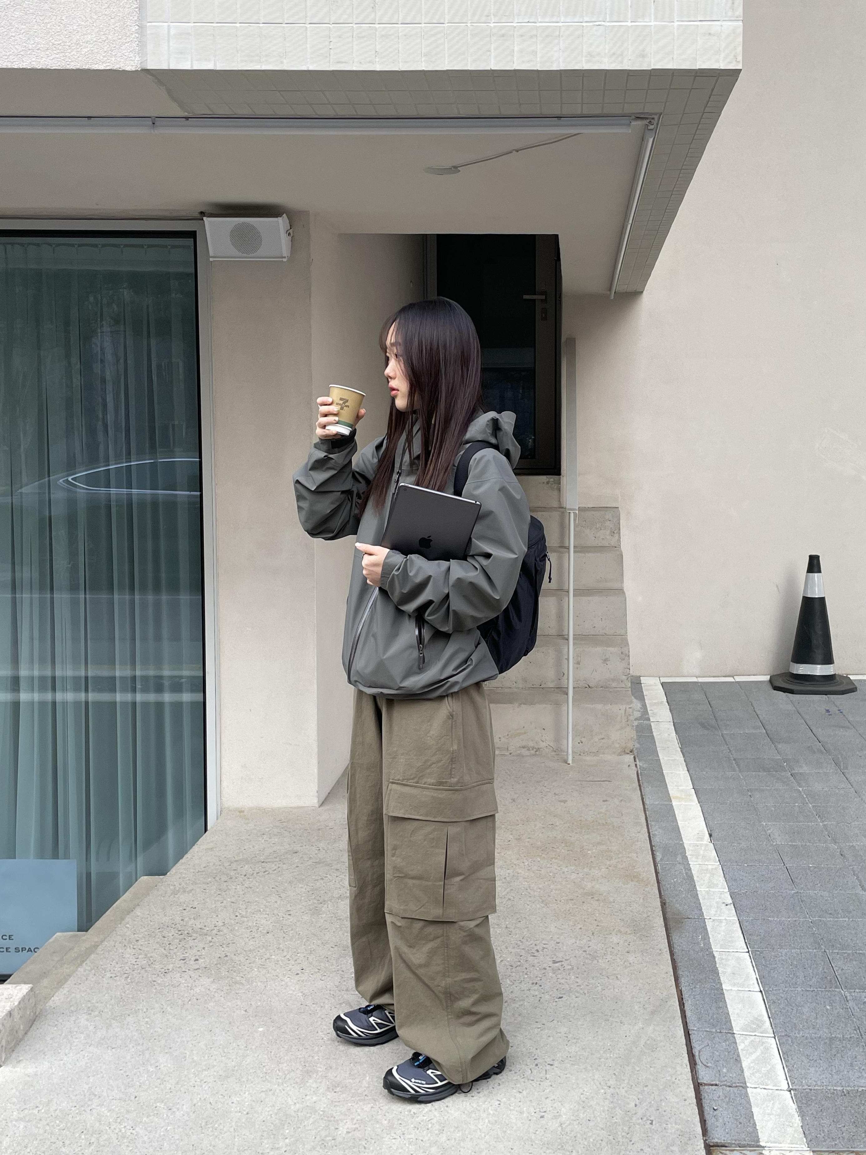Arc'teryx x Beams Zeta SL Jacket Grey, Arc'teryx Zeta SL Jacket Black 착용 스타일 - 4