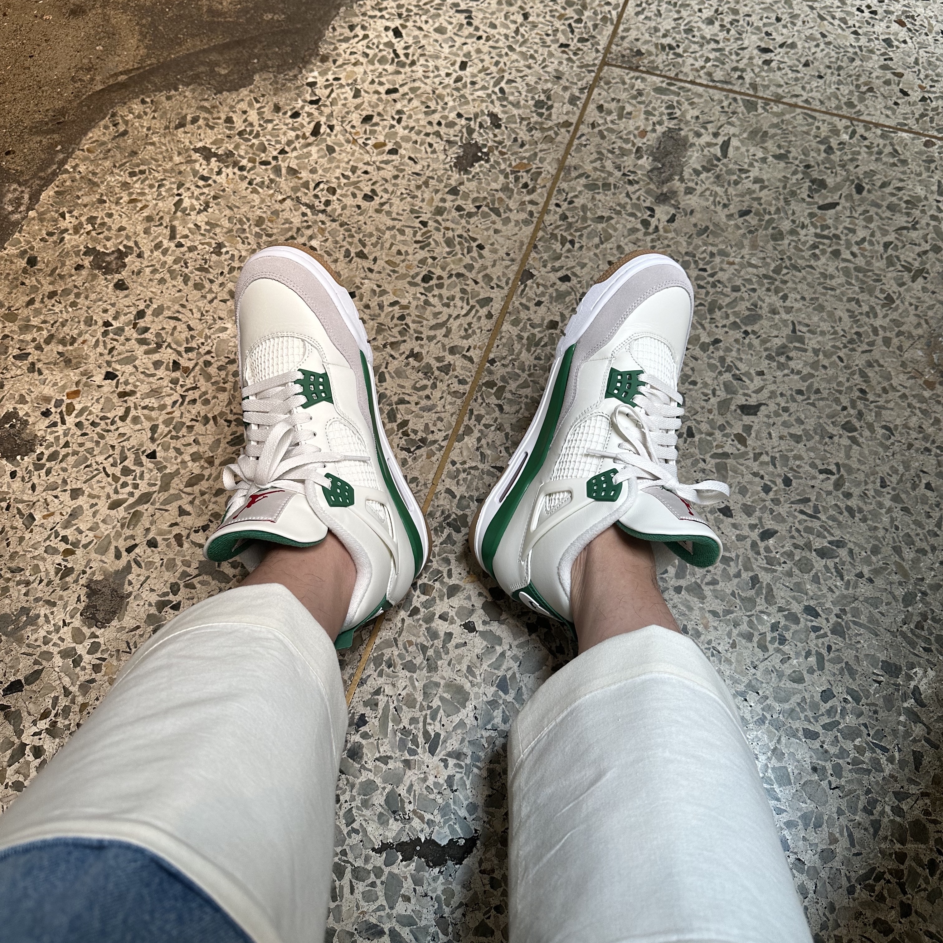 Jordan 4 x Nike SB Retro SP Pine Green 착용 스타일 - 1