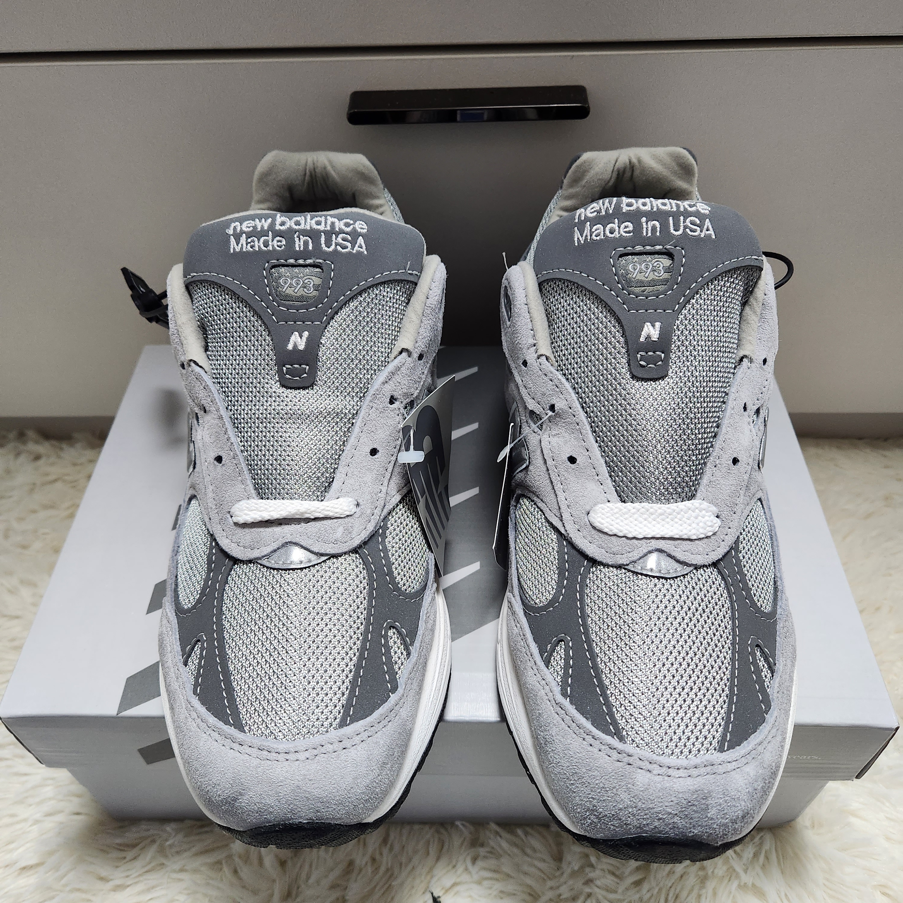 (W) New Balance 993 Made in USA Grey - B Standard 착용 스타일