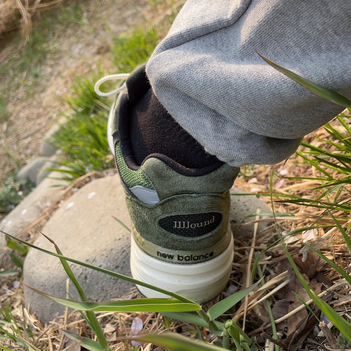 New Balance x JJJJound 992 Made in USA Mossy Green 착용 스타일 - 3