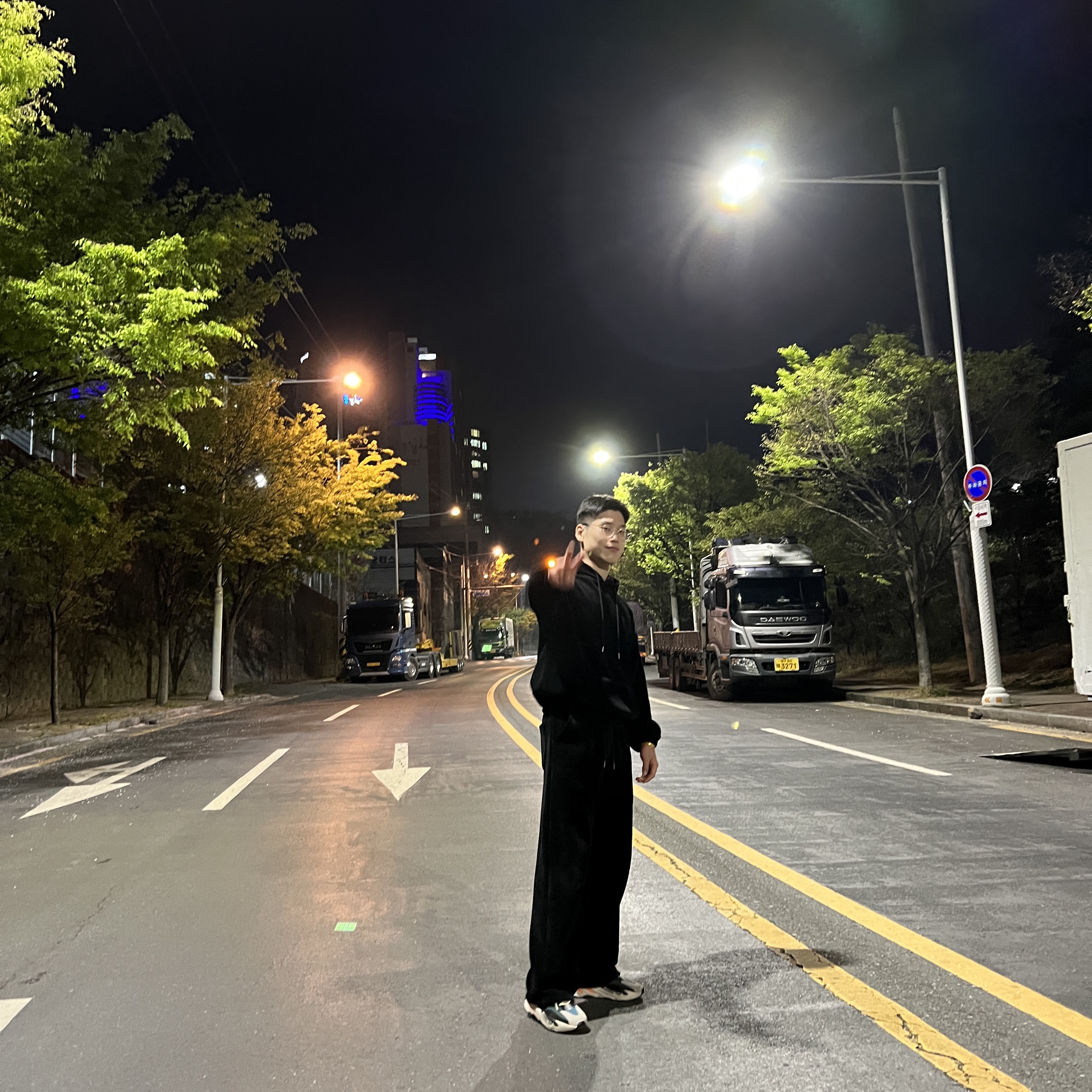 Adidas Yeezy Boost 700 Wave Runner Solid Grey 2021/2022 착용 스타일