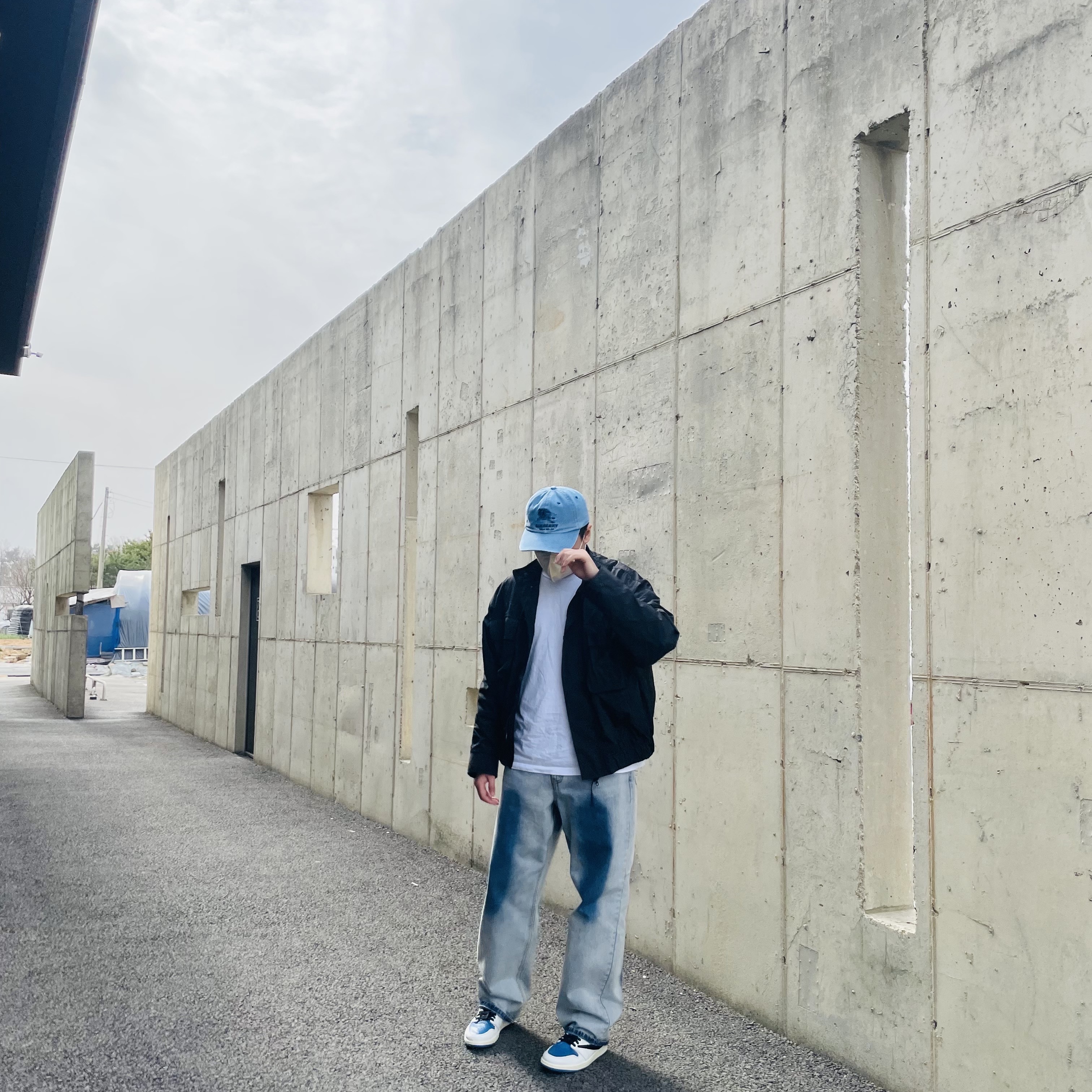 Supreme x Burberry Denim 6-Panel Washed Blue - 22SS, Jordan 1 x Travis Scott x Fragment Retro High OG SP Military Blue 착용 스타일 - 1