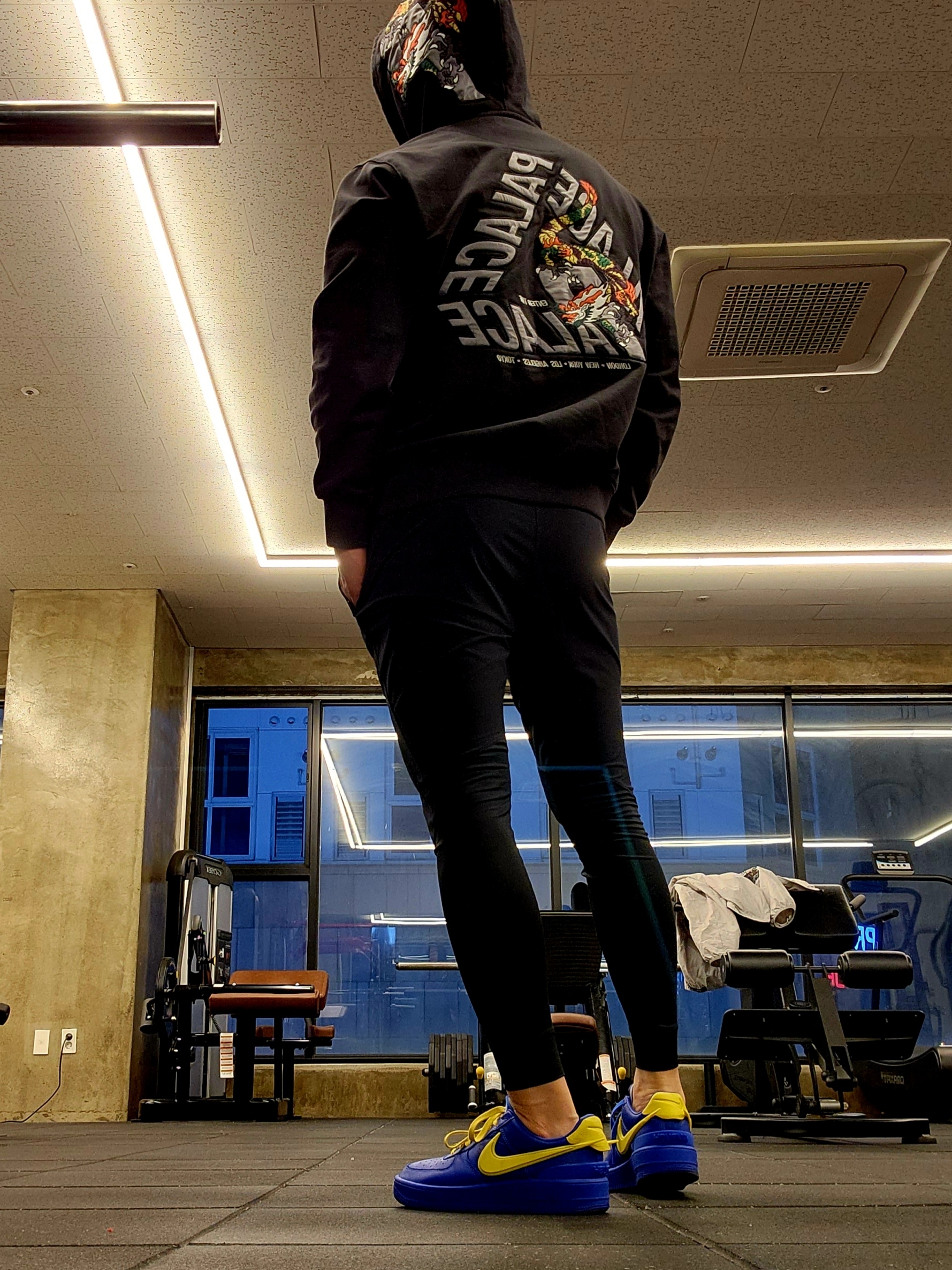 Palace Dragon P-3 Hood Black - 22FW, Nike x Ambush Air Force 1 Low SP Game Royal and Vivid Sulfur 착용 스타일 - 1