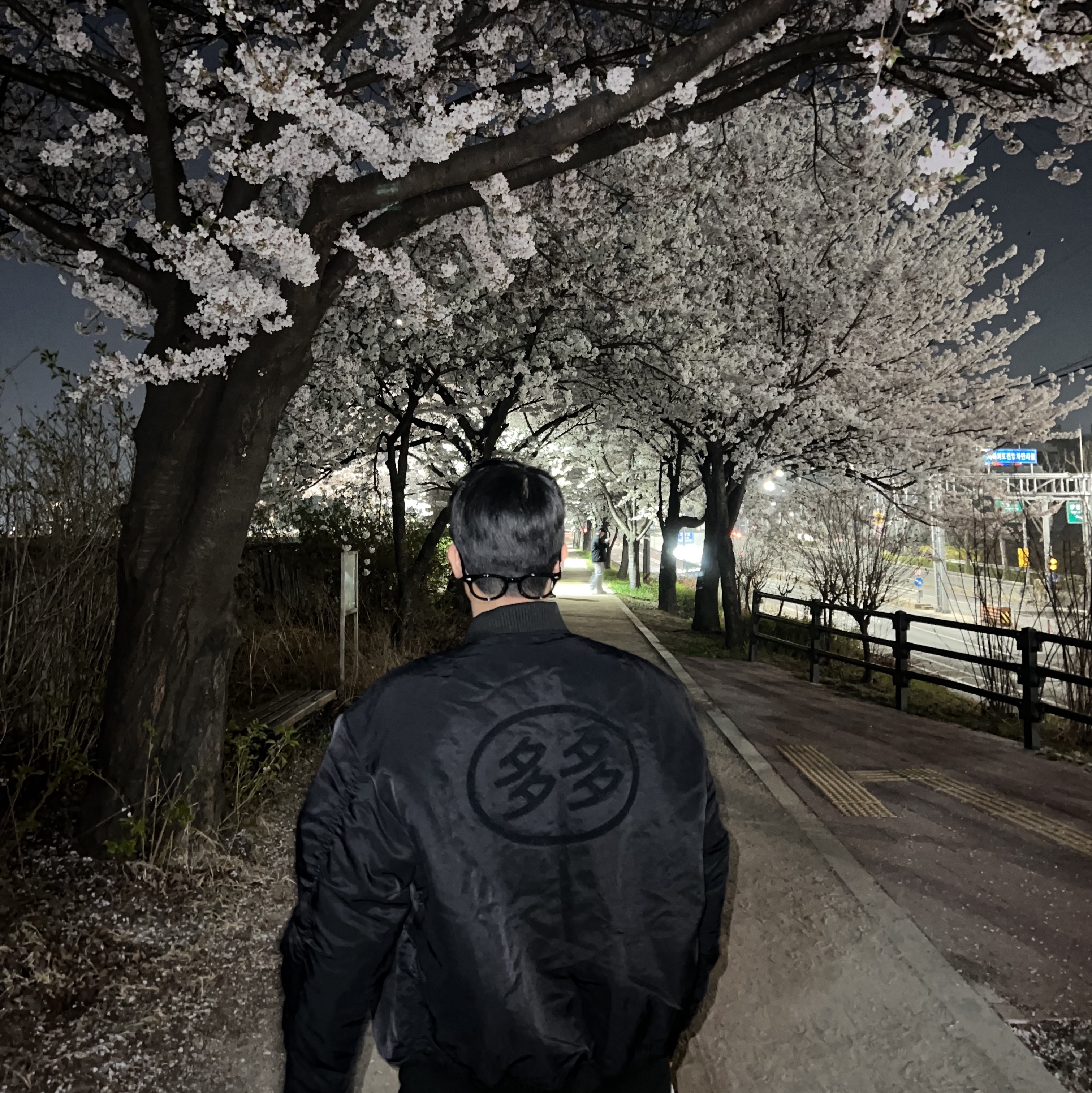 Dada Bomber Jacket Black 착용 스타일
