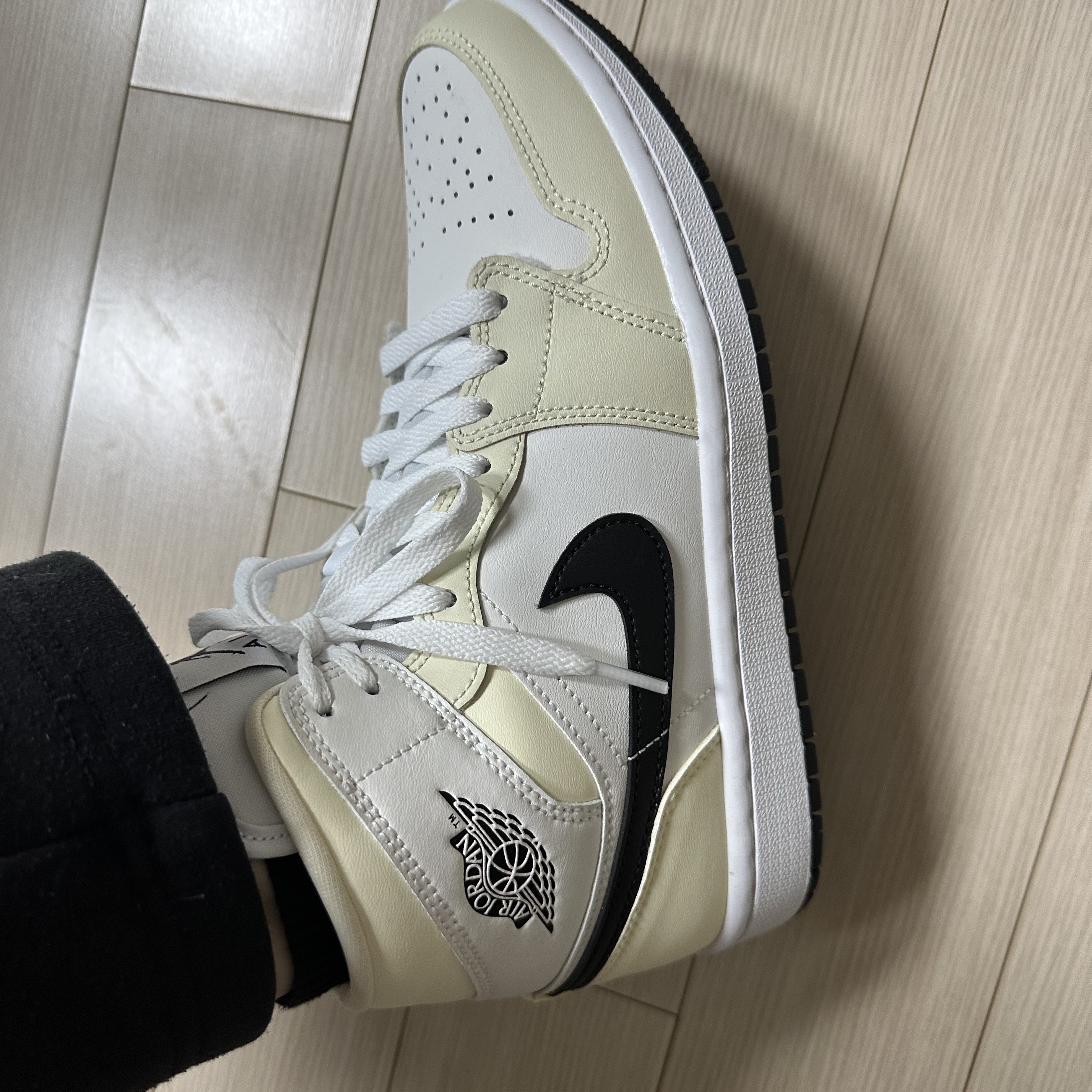 (W) Jordan 1 Mid Coconut Milk 착용 스타일