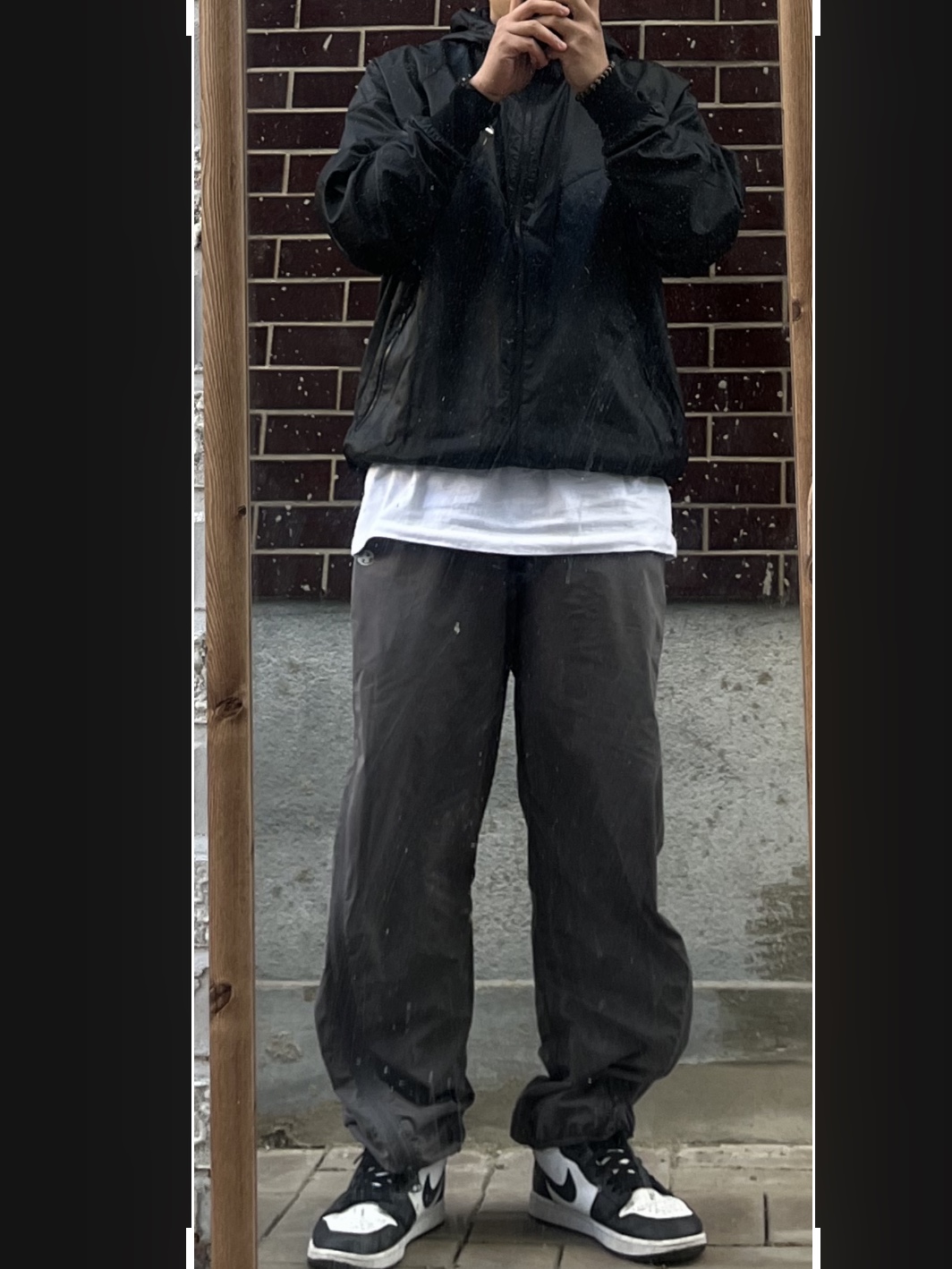 Sansan Gear Zipper Pants Dark Grey - 22FW, Jordan 1 High 85 Black White 착용 스타일