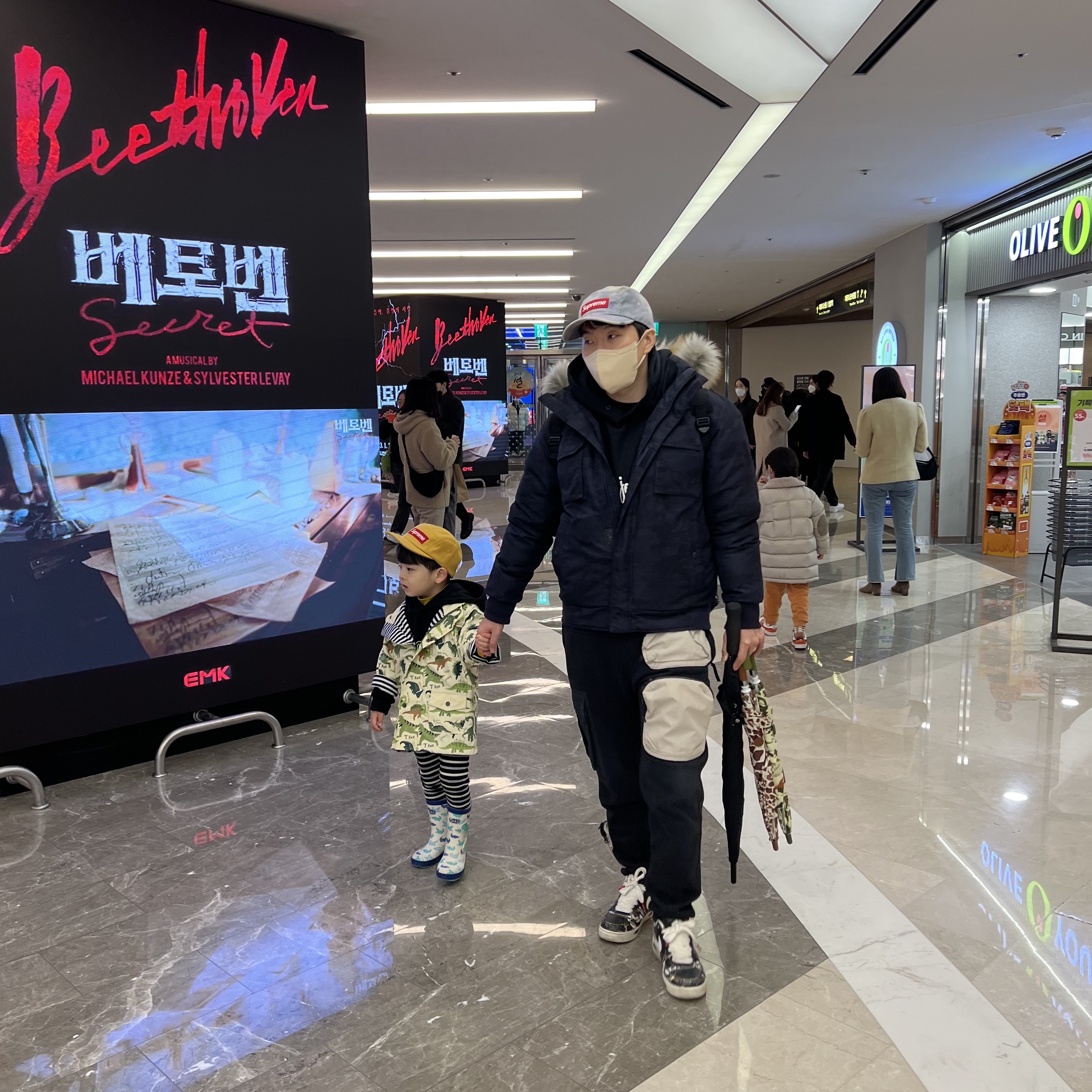 Nike x Peaceminusone Air Force 1 Low Para-Noise, Nike x Travis Scott NRG AG Utility Sweatpants Black 착용 스타일 - 1