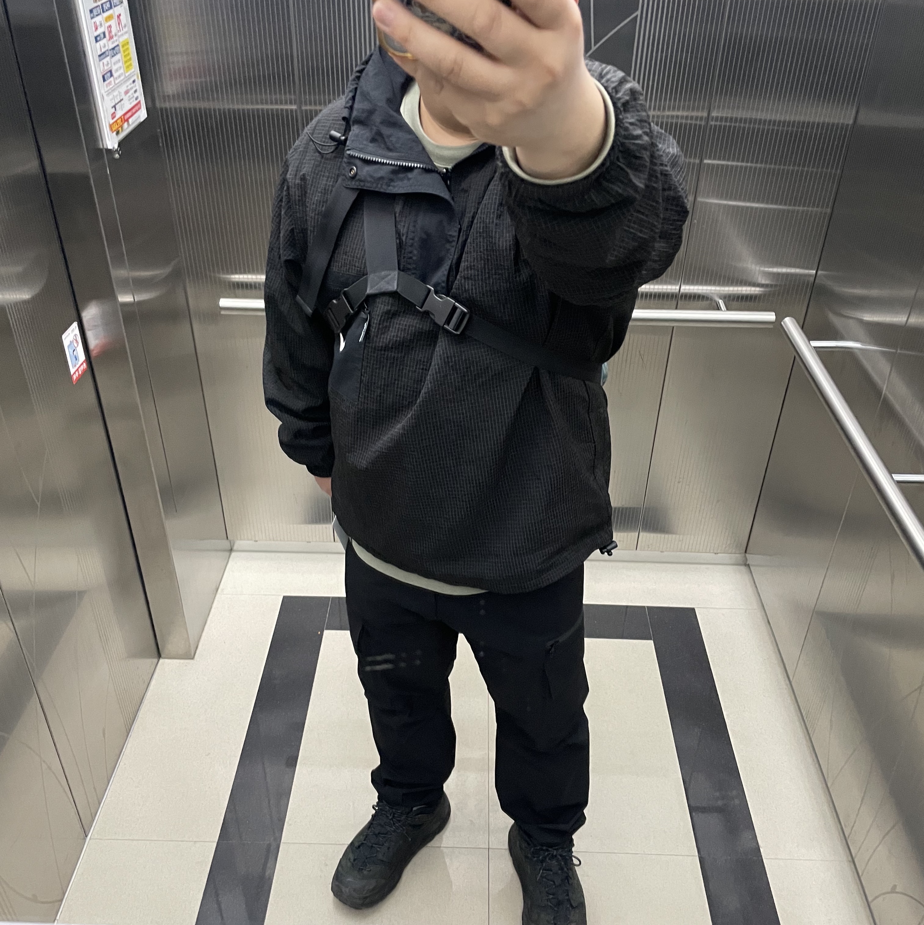 Hoka Tor Ultra Low Black Zest, Supreme x Nike Jewel Reversible Ripstop Anorak Black - 20FW 착용 스타일