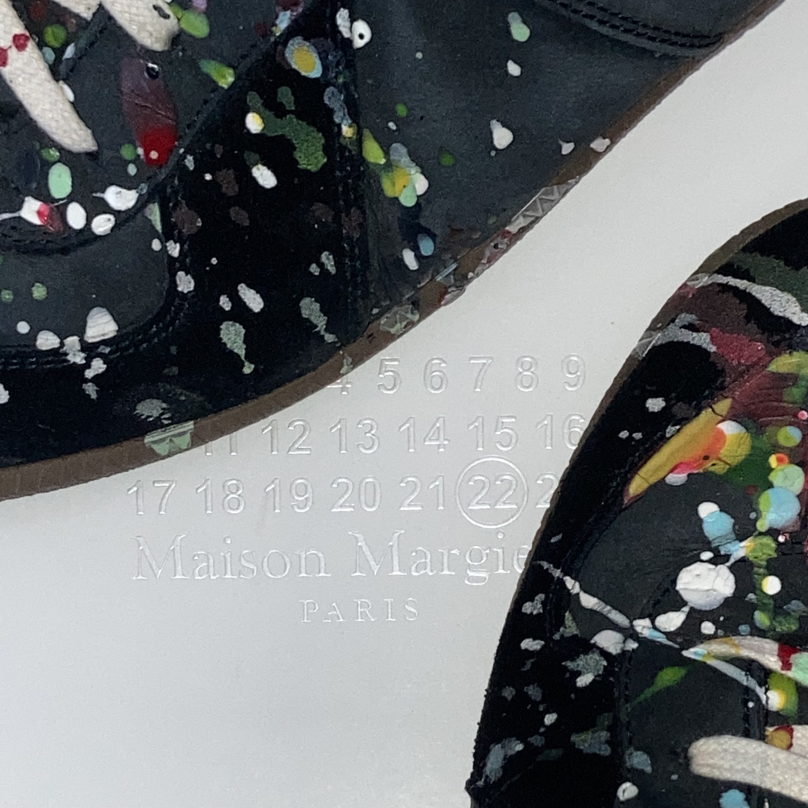 Maison Margiela Replica Paint Drop Sneakers Black 착용 스타일 - 2