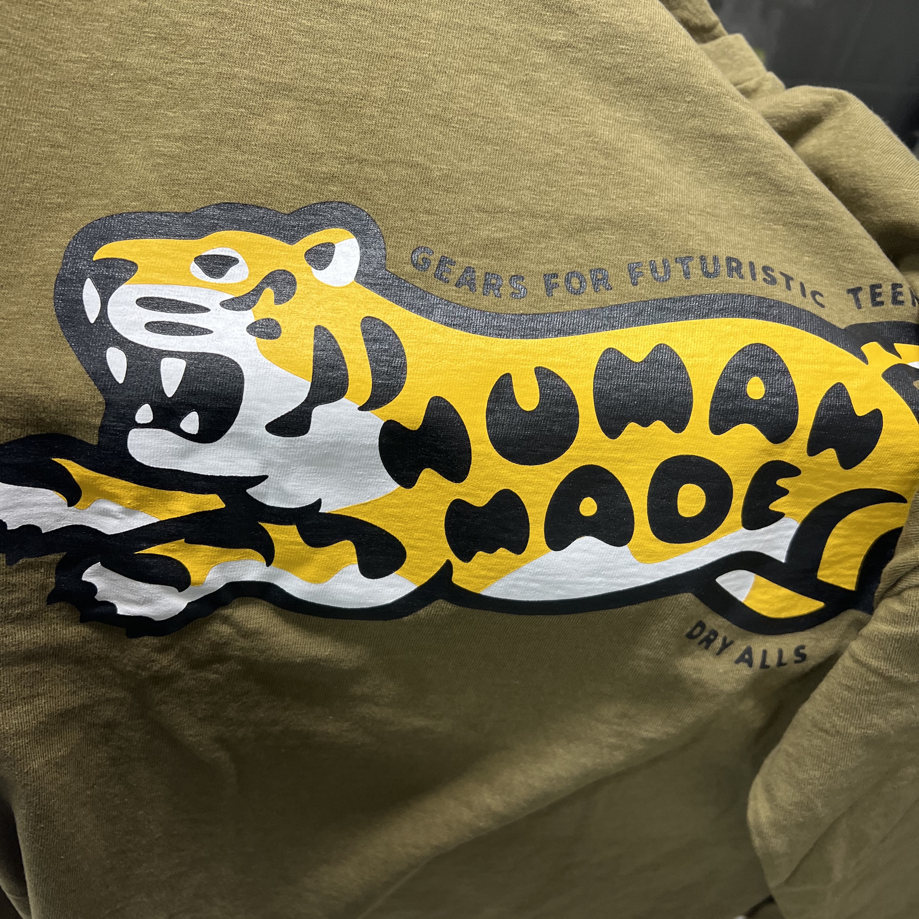 Human Made Tiger L/S T-Shirt Olive Drab 착용 스타일