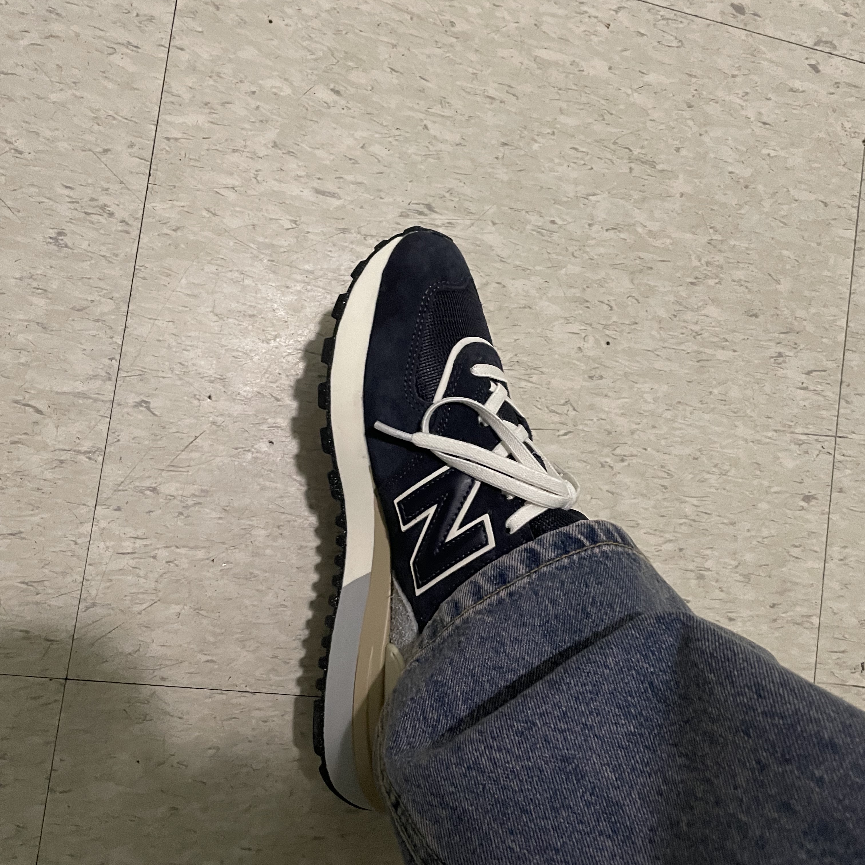 New Balance 574 Legacy Blue Navy 착용 스타일 - 2