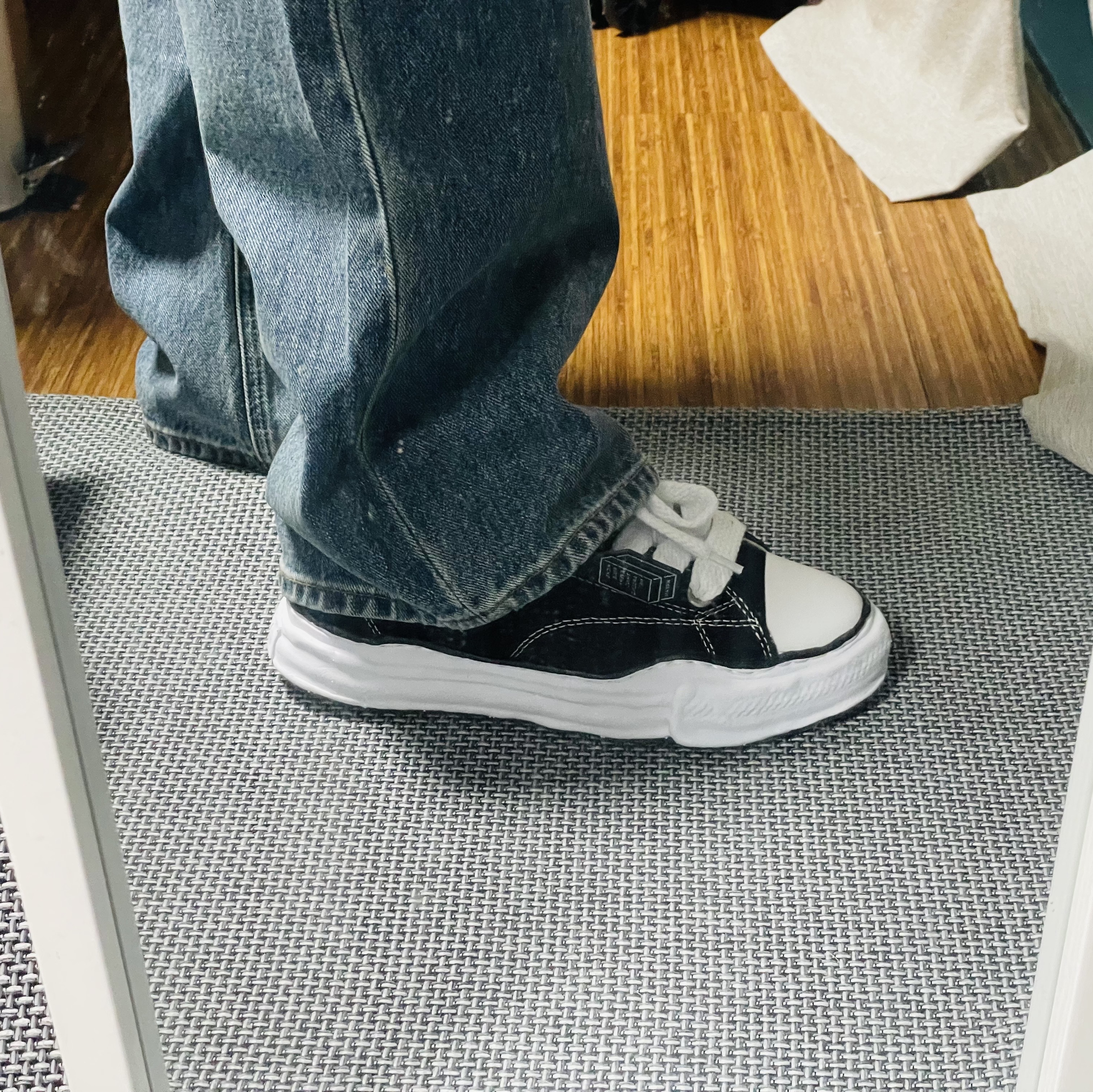 Maison Mihara Yasuhiro Peterson OG Sole Canvas Low Sneakers Black 착용 스타일 - 1
