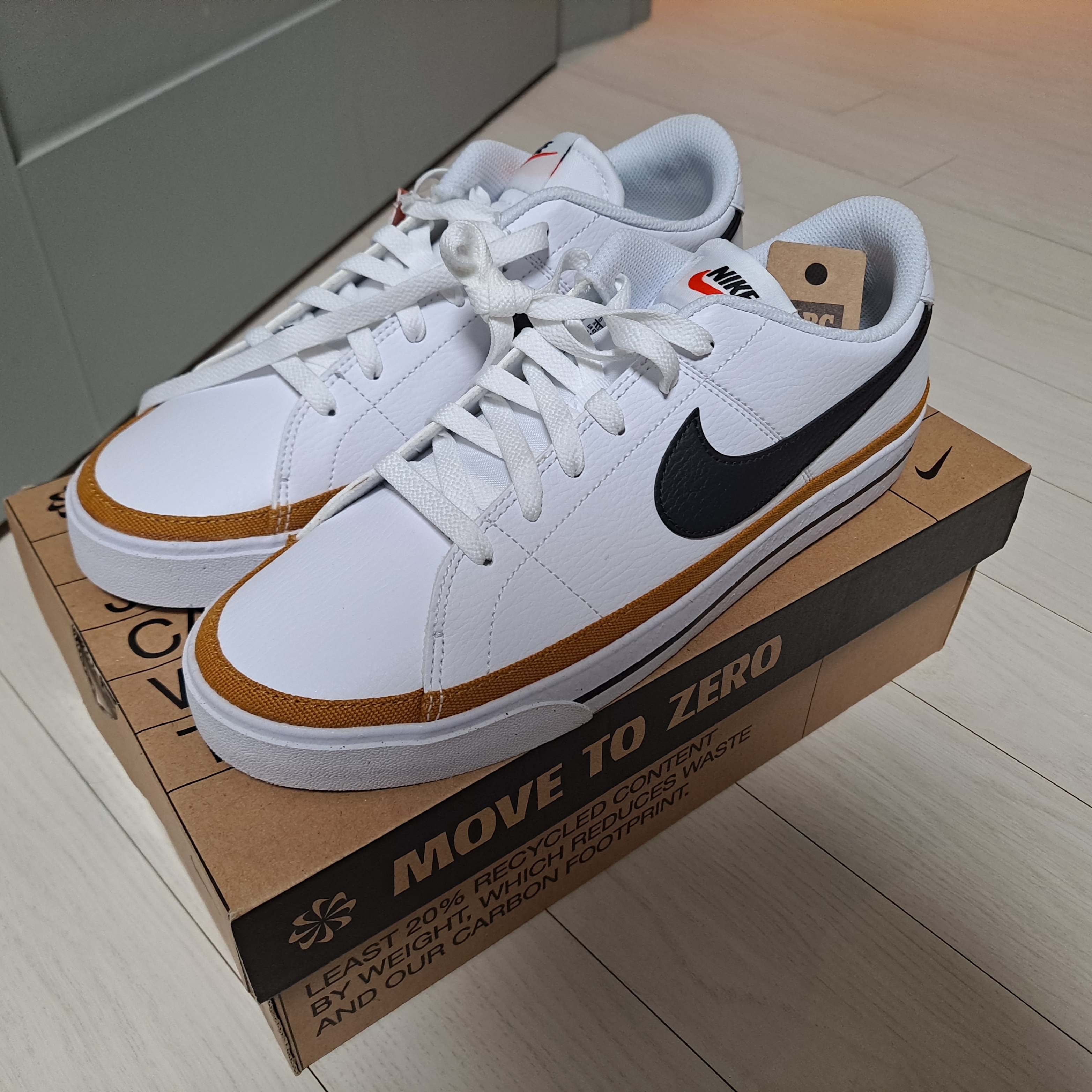 Nike Court Legacy Next Nature White Desert Ochre 착용 스타일