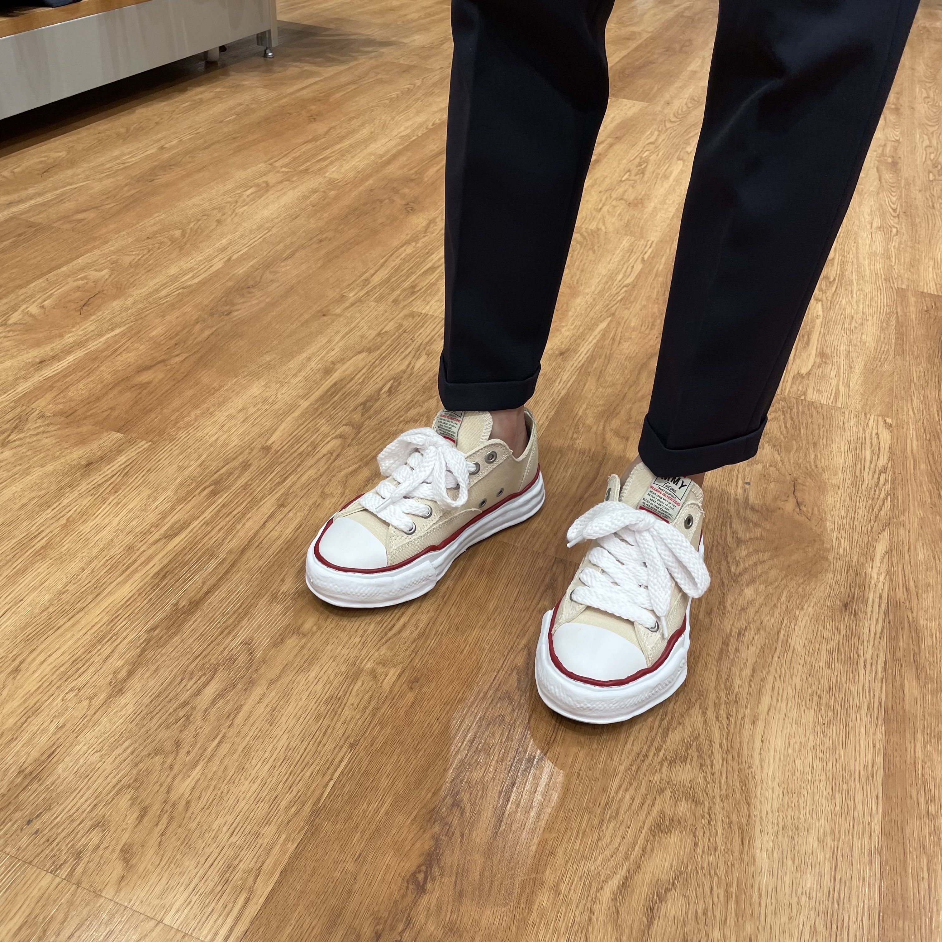 Maison Mihara Yasuhiro Peterson OG Sole Canvas Low-top Sneakers Natural 착용 스타일 - 3