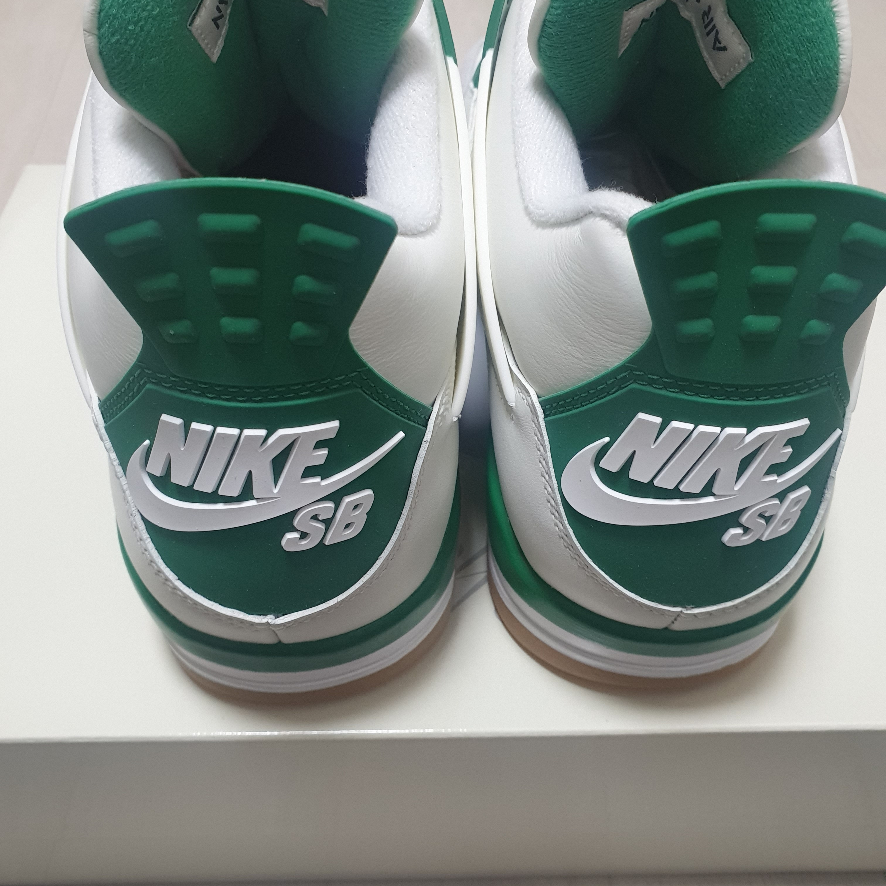 Jordan 4 x Nike SB Retro SP Pine Green 착용 스타일 - 2