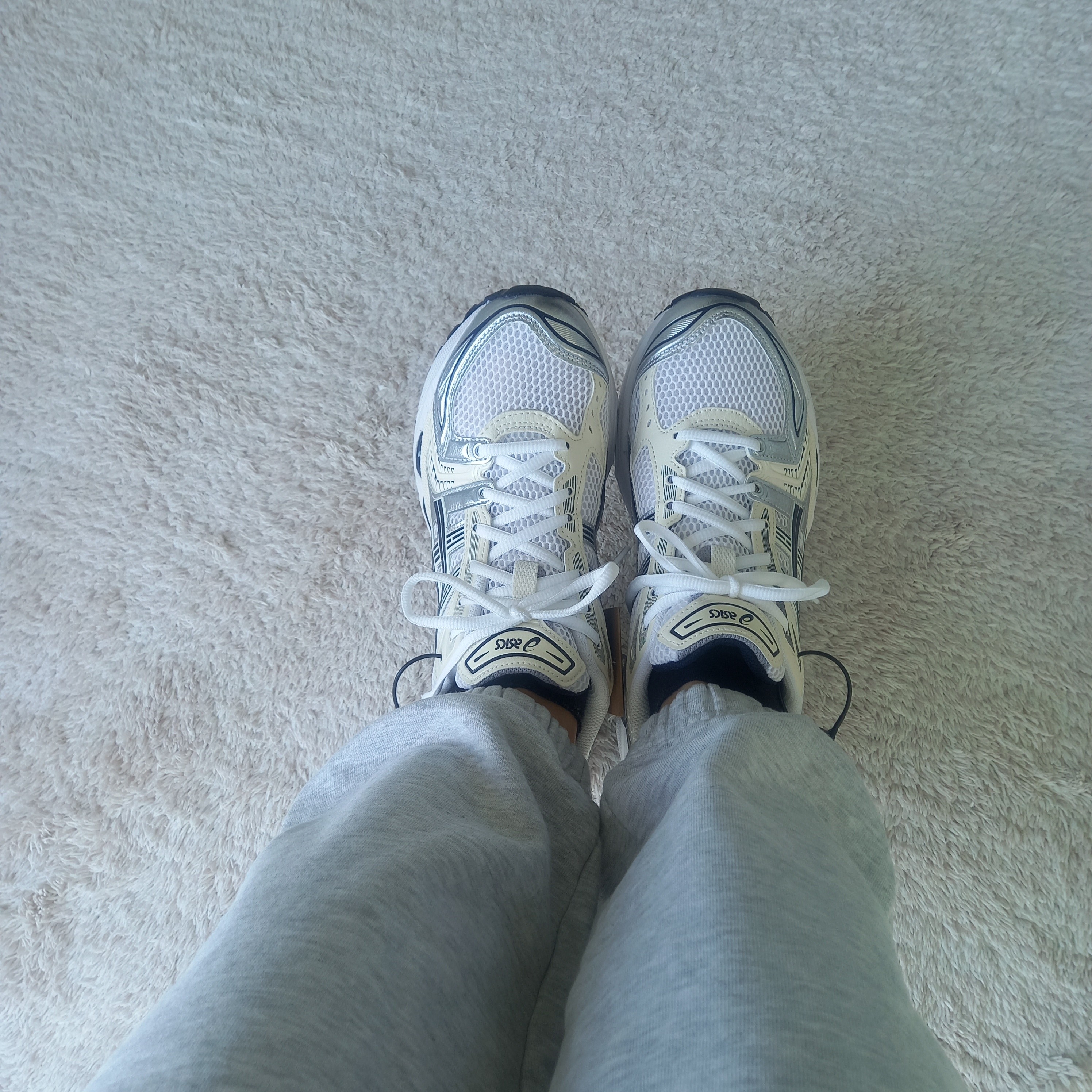 (W) Asics Gel-Kayano 14 White Midnight 착용 스타일 - 1