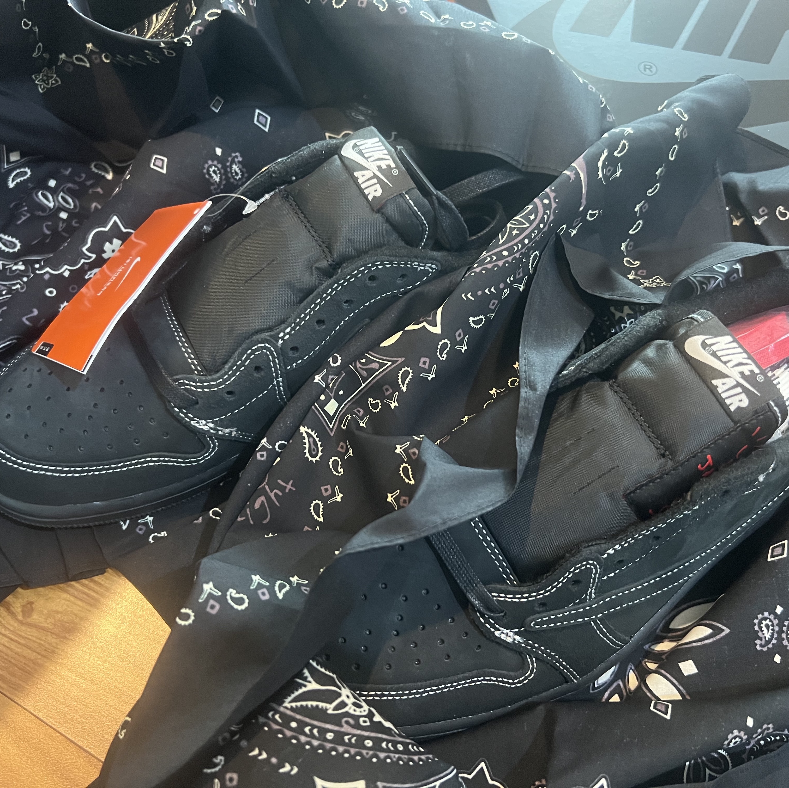 Jordan 1 x Travis Scott Retro Low OG SP Black Phantom, Nike Air Max 1 '86 Original Big Bubble 착용 스타일 - 4