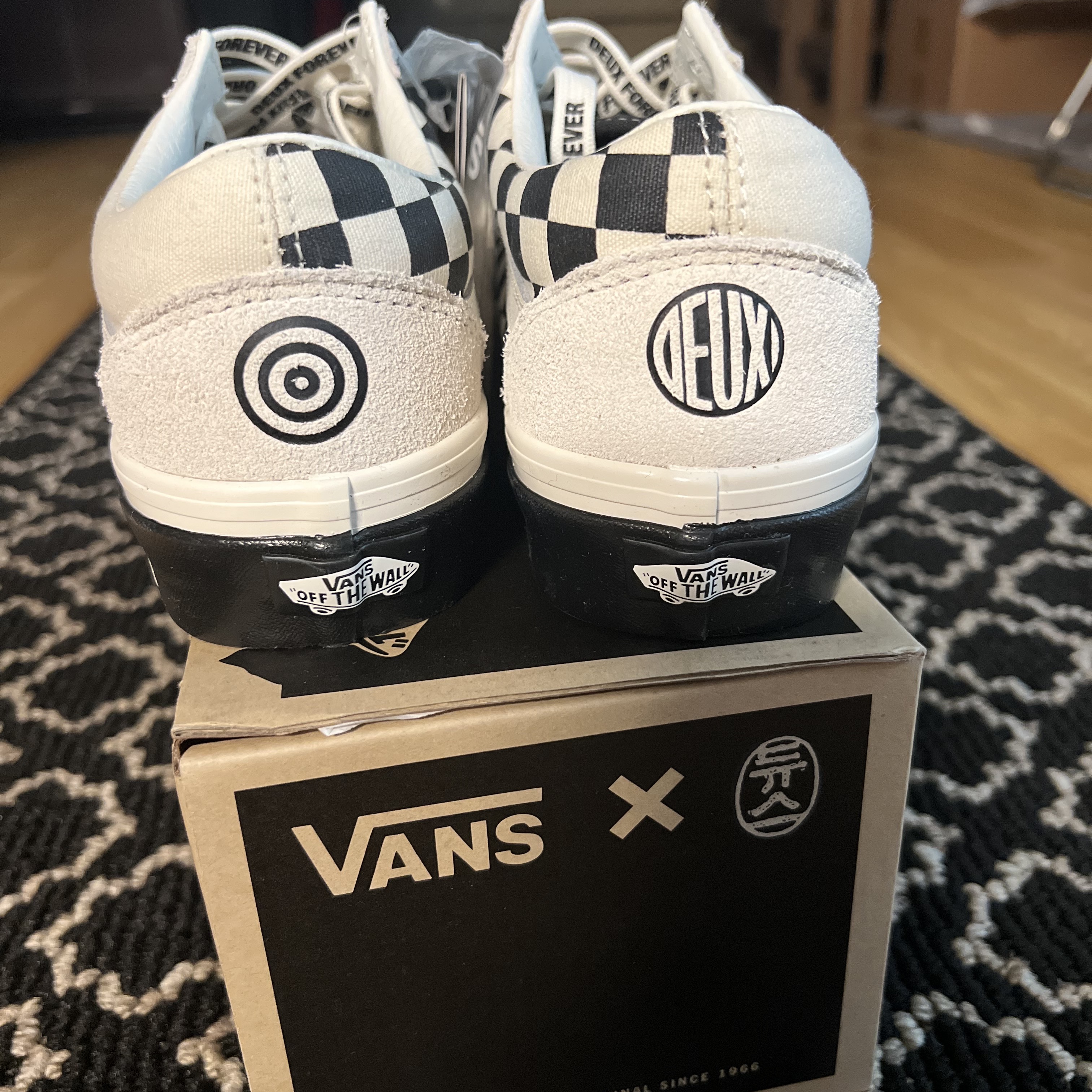 Vans x Deux Old Skool 36 DX Creamwhite 착용 스타일 - 2