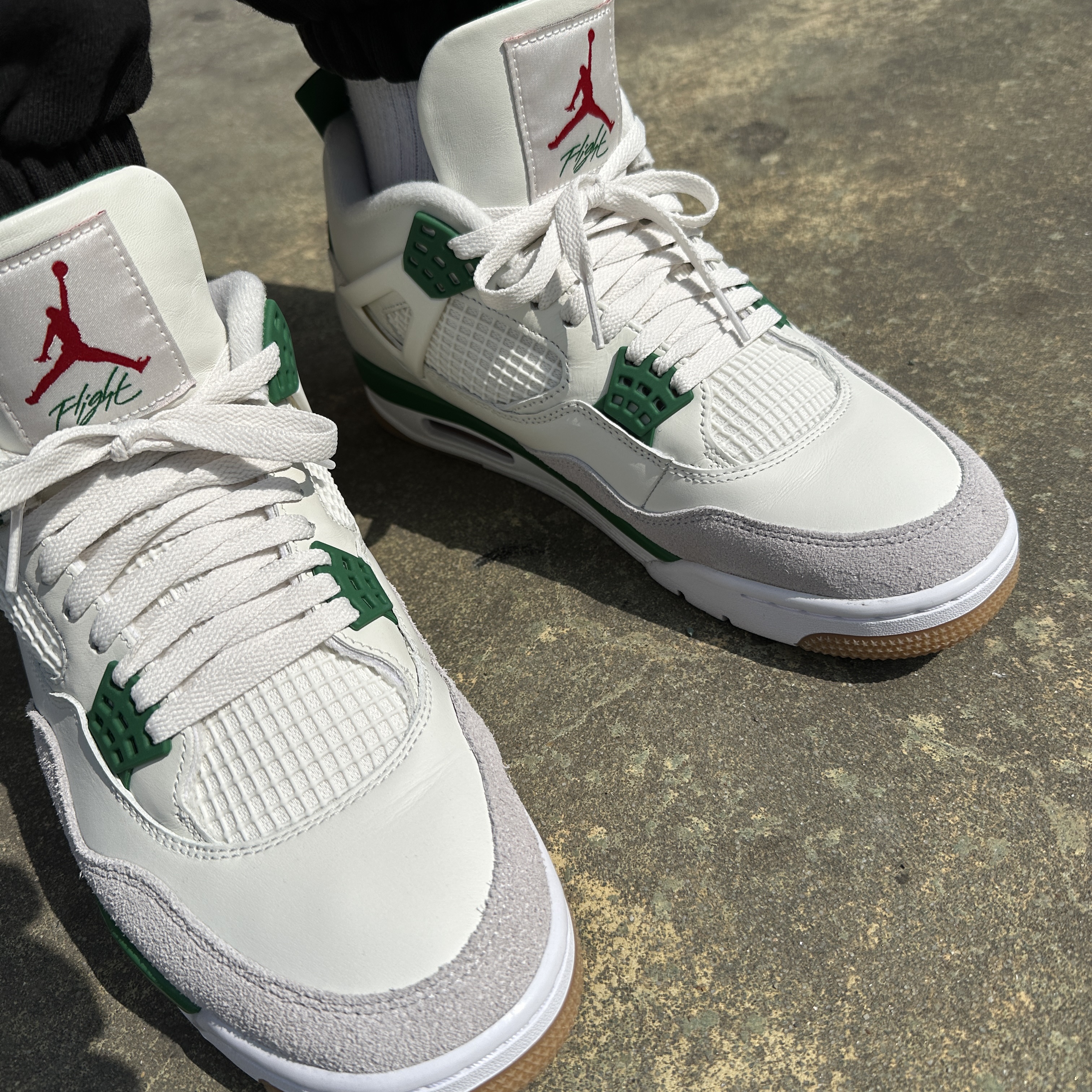 Jordan 4 x Nike SB Retro SP Pine Green 착용 스타일