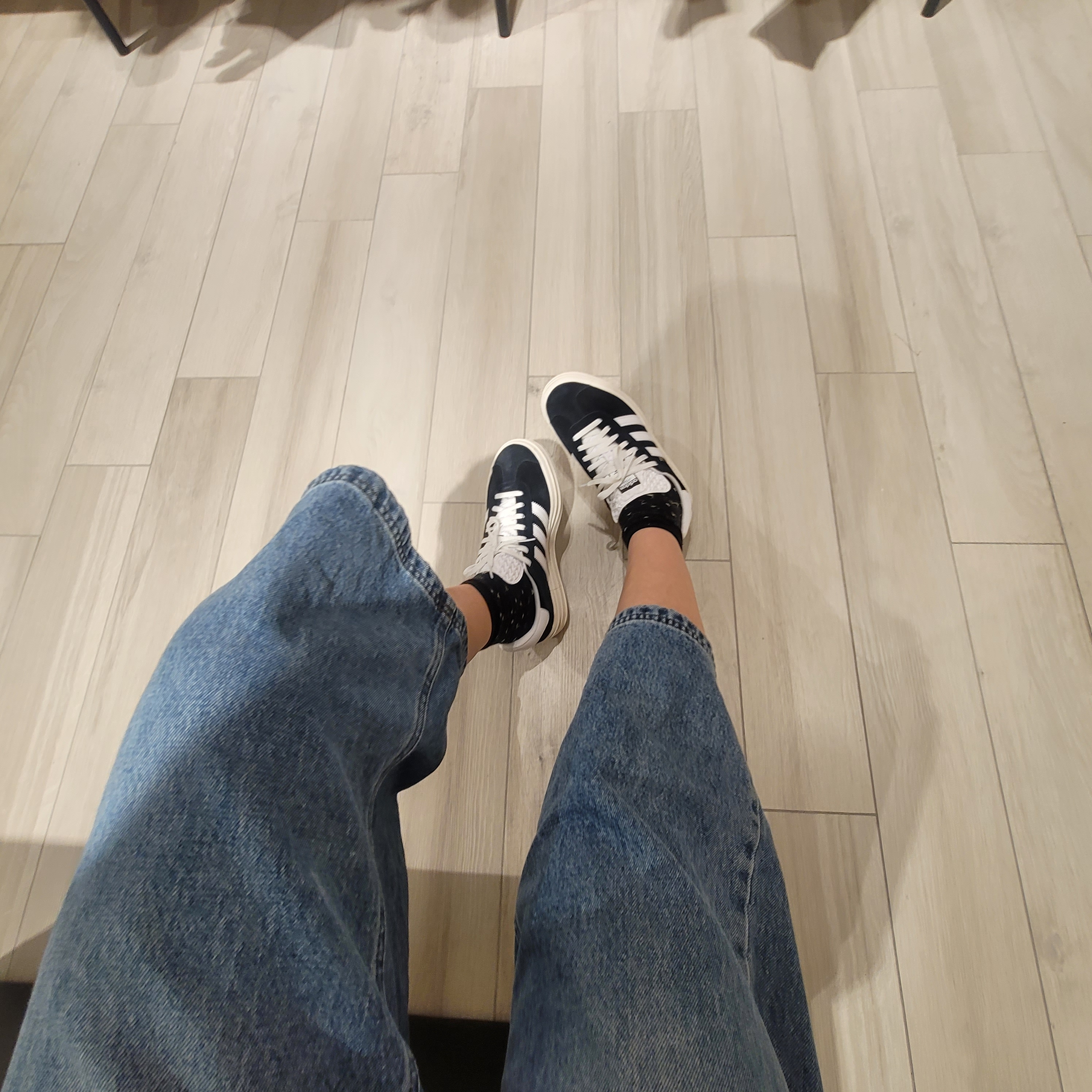 (W) Adidas Gazelle Bold Core Black Cloud White 착용 스타일