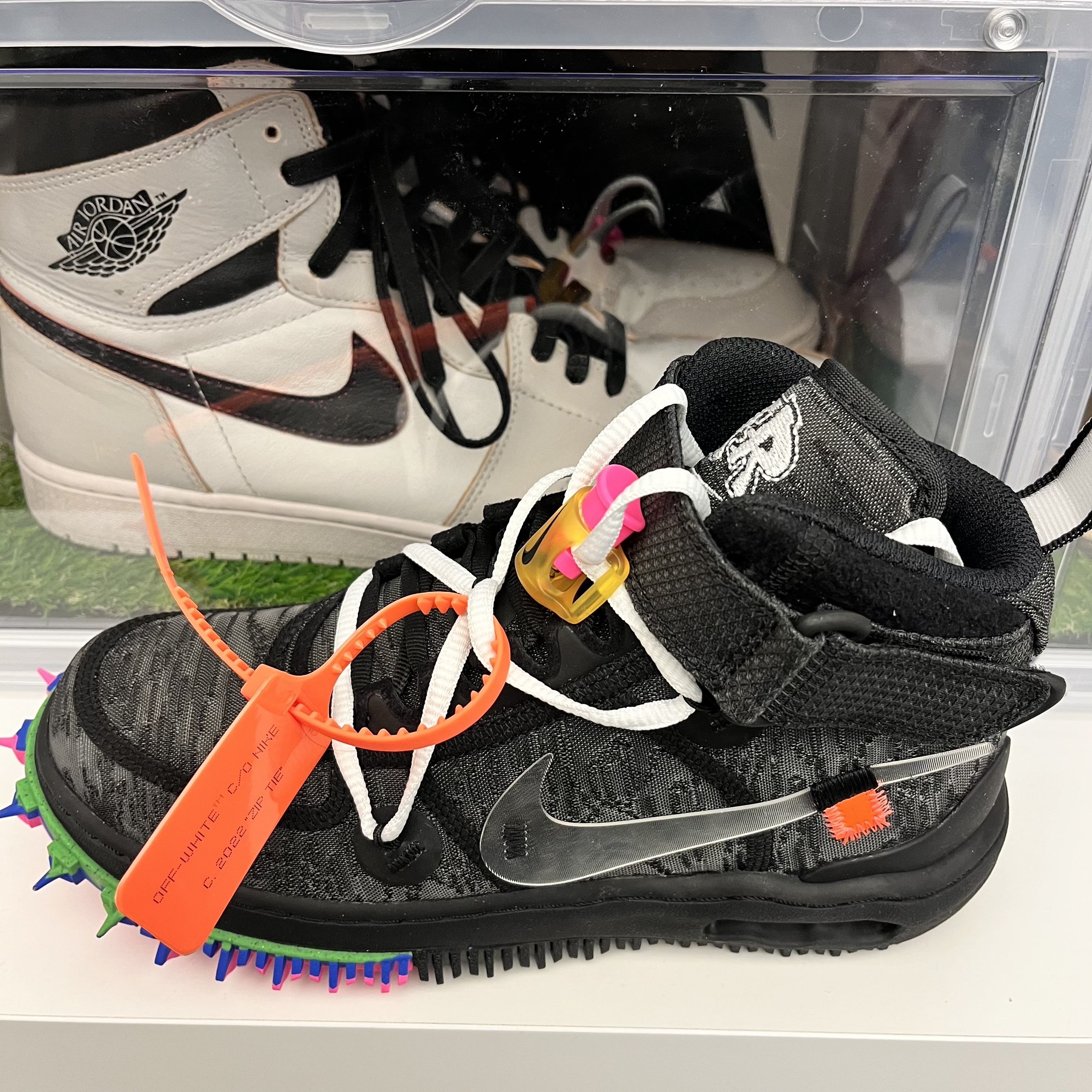 Nike x Off-White Air Force 1 Mid SP Black 착용 스타일 - 1
