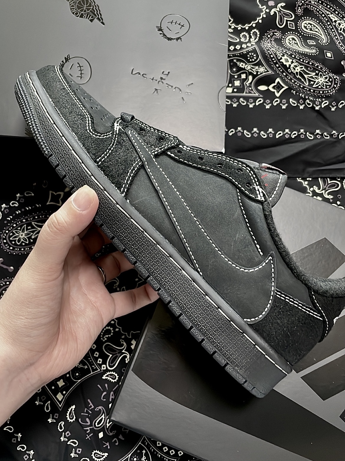 Jordan 1 x Travis Scott Retro Low OG SP Black Phantom 착용 스타일 - 1