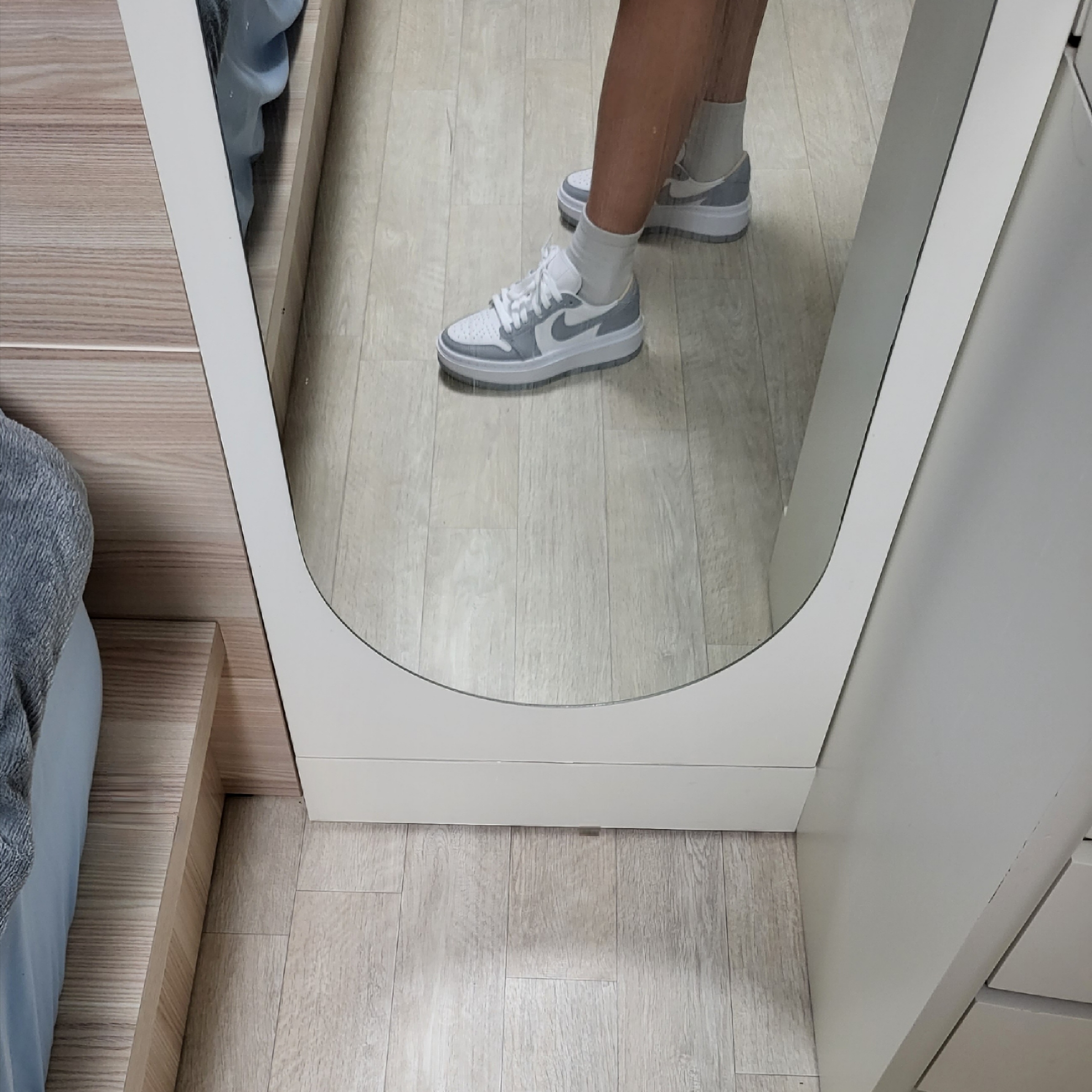 (W) Jordan 1 Elevate Low White and Wolf Grey 착용 스타일