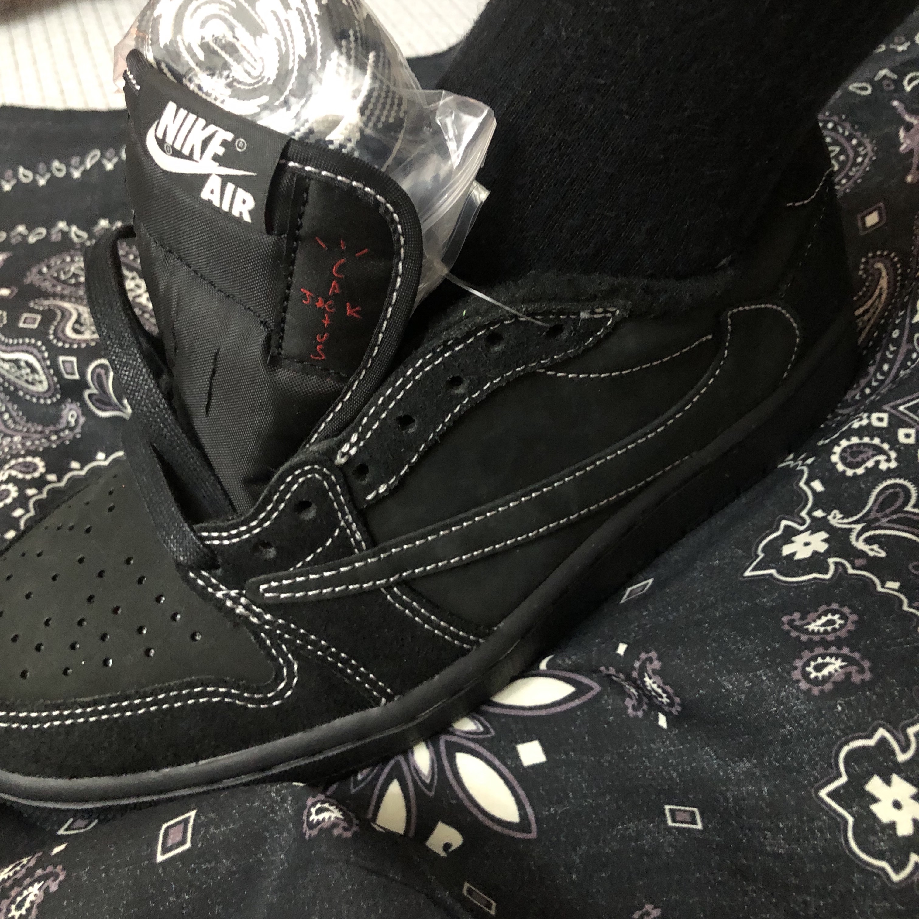 Jordan 1 x Travis Scott Retro Low OG SP Black Phantom 착용 스타일 - 1