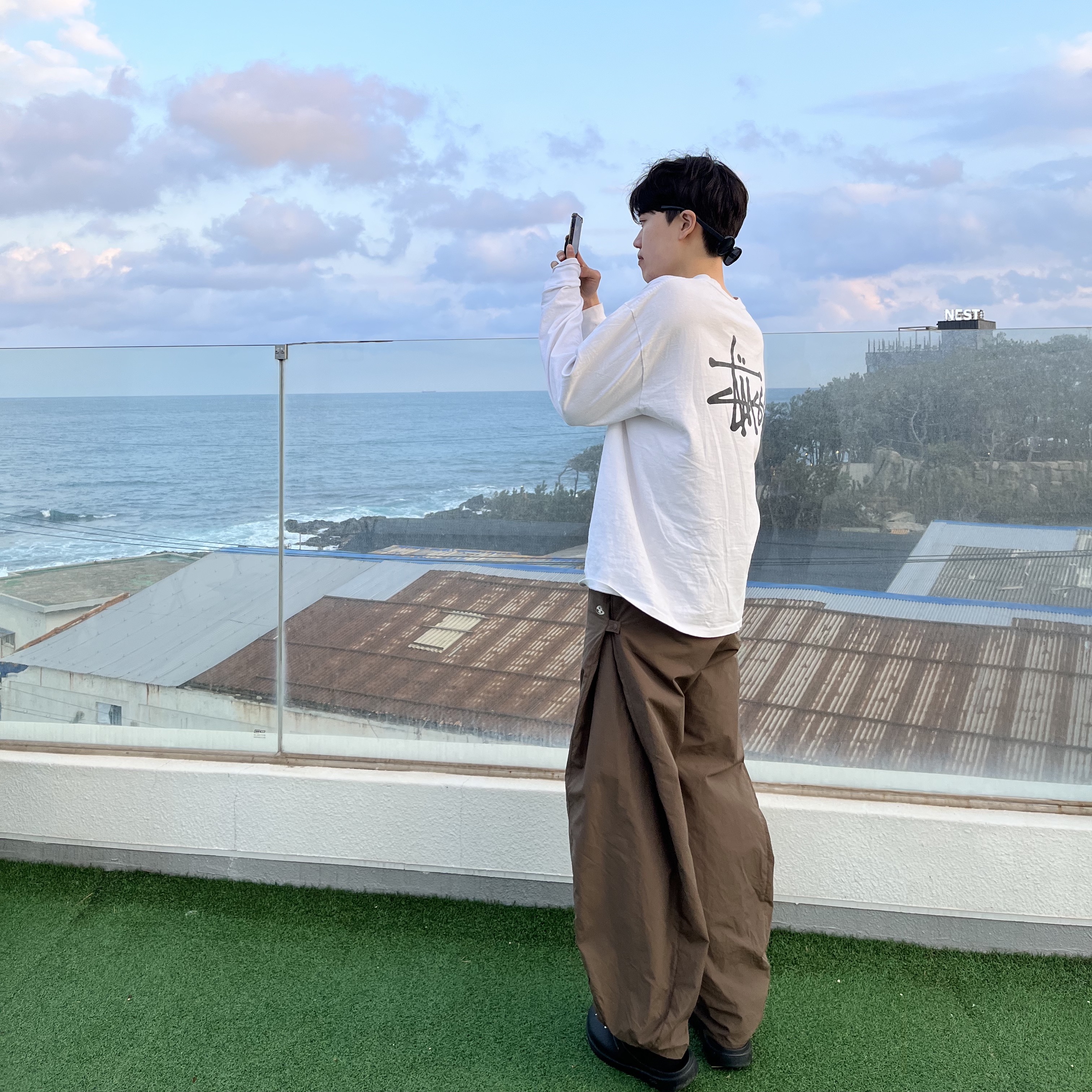 Stussy Basic Stussy LS T-Shirt White 2022, Sansan Gear Side Snap Pants Brown - 22FW 착용 스타일