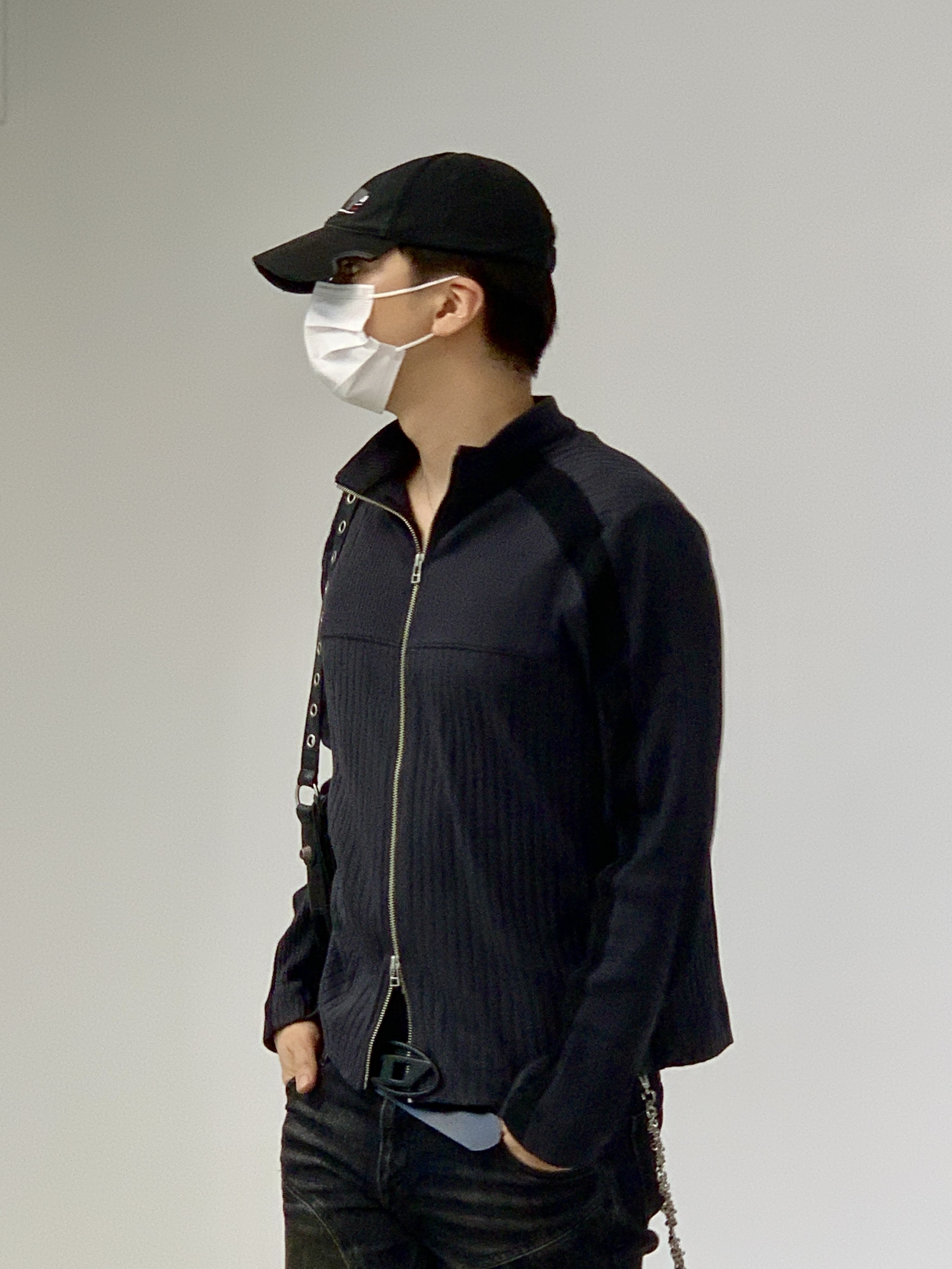 Balenciaga Gaffer Cap Black, Nike x Martine Rose Shox MR4 Black 착용 스타일 - 4