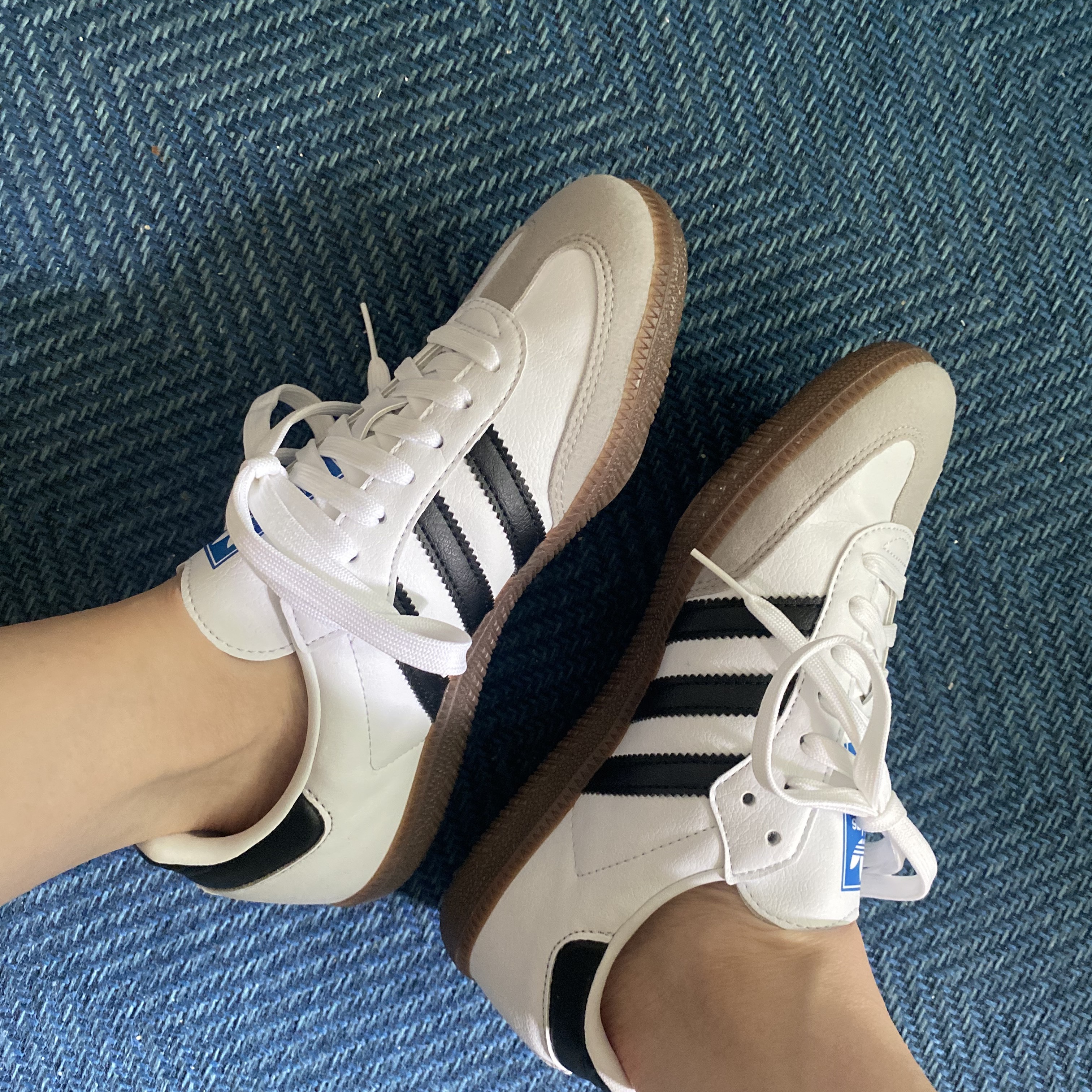 Adidas Samba Vegan White Black 착용 스타일 - 2