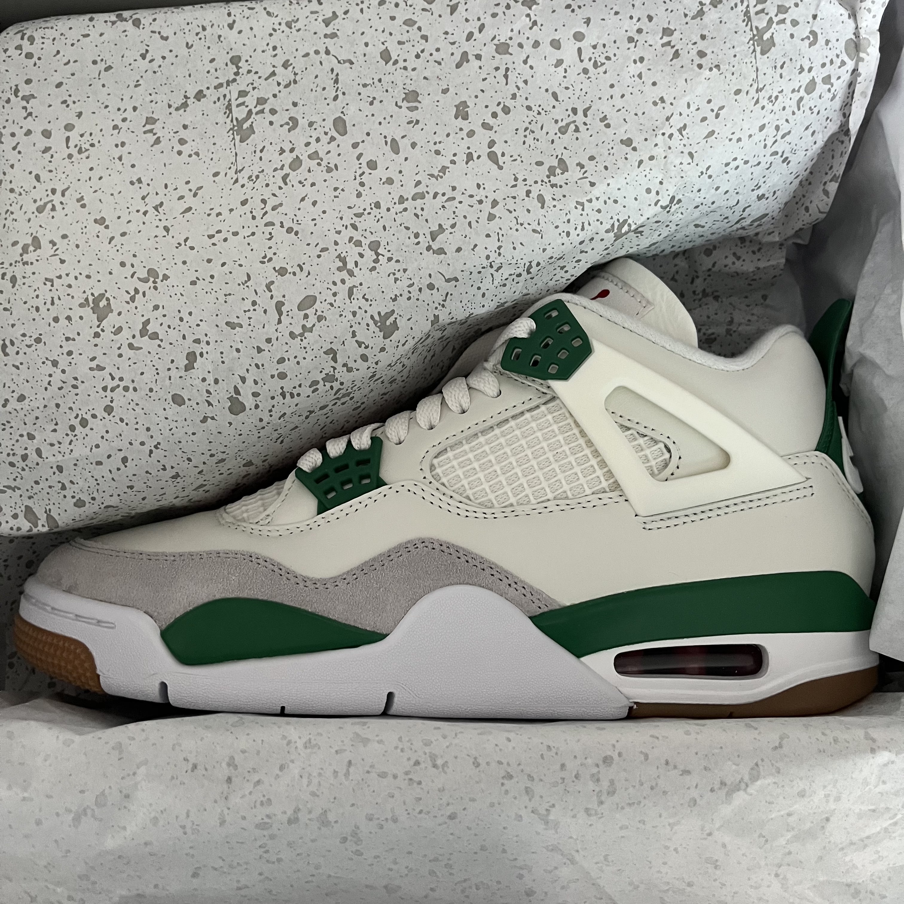 Jordan 4 x Nike SB Retro SP Pine Green 착용 스타일 - 1