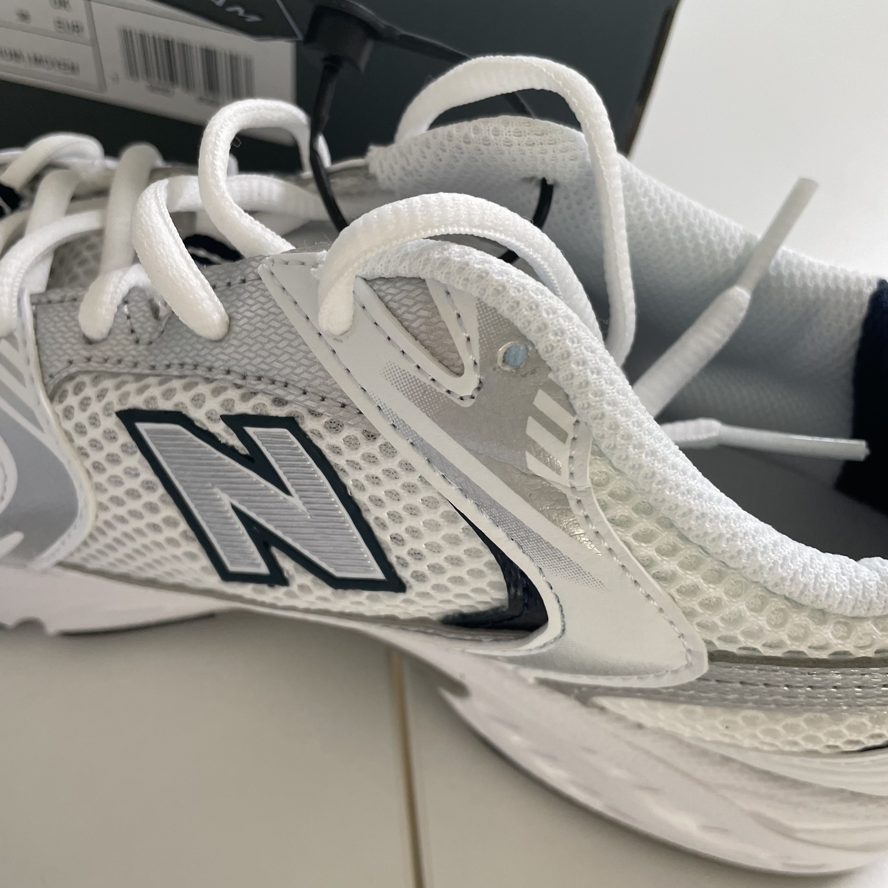 New Balance 530 White 착용 스타일 - 3