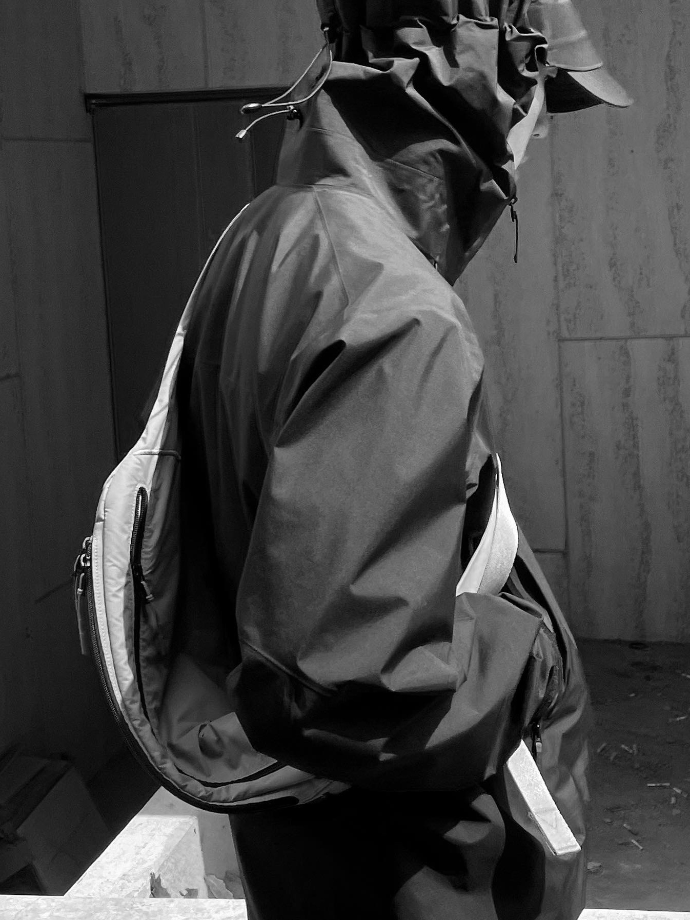 New Balance 992 Made in USA Grey - D Standard, Arc'teryx Beta Jacket Black 착용 스타일 - 2