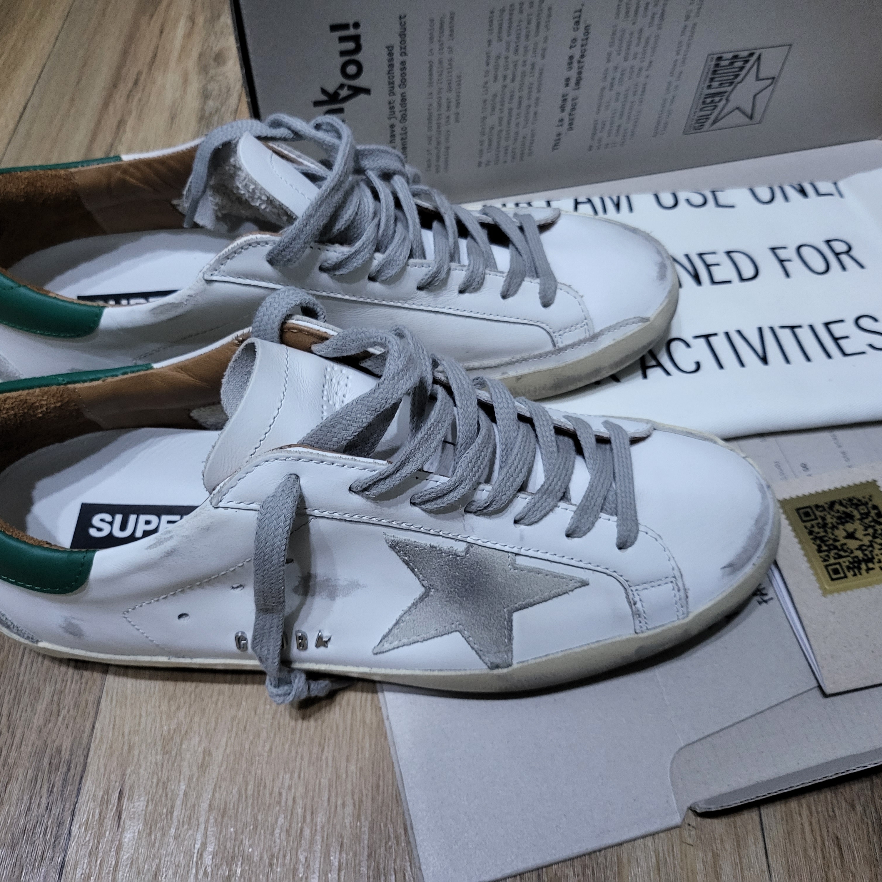 Golden Goose Superstar White Ice Green Tab Sneakers 착용 스타일