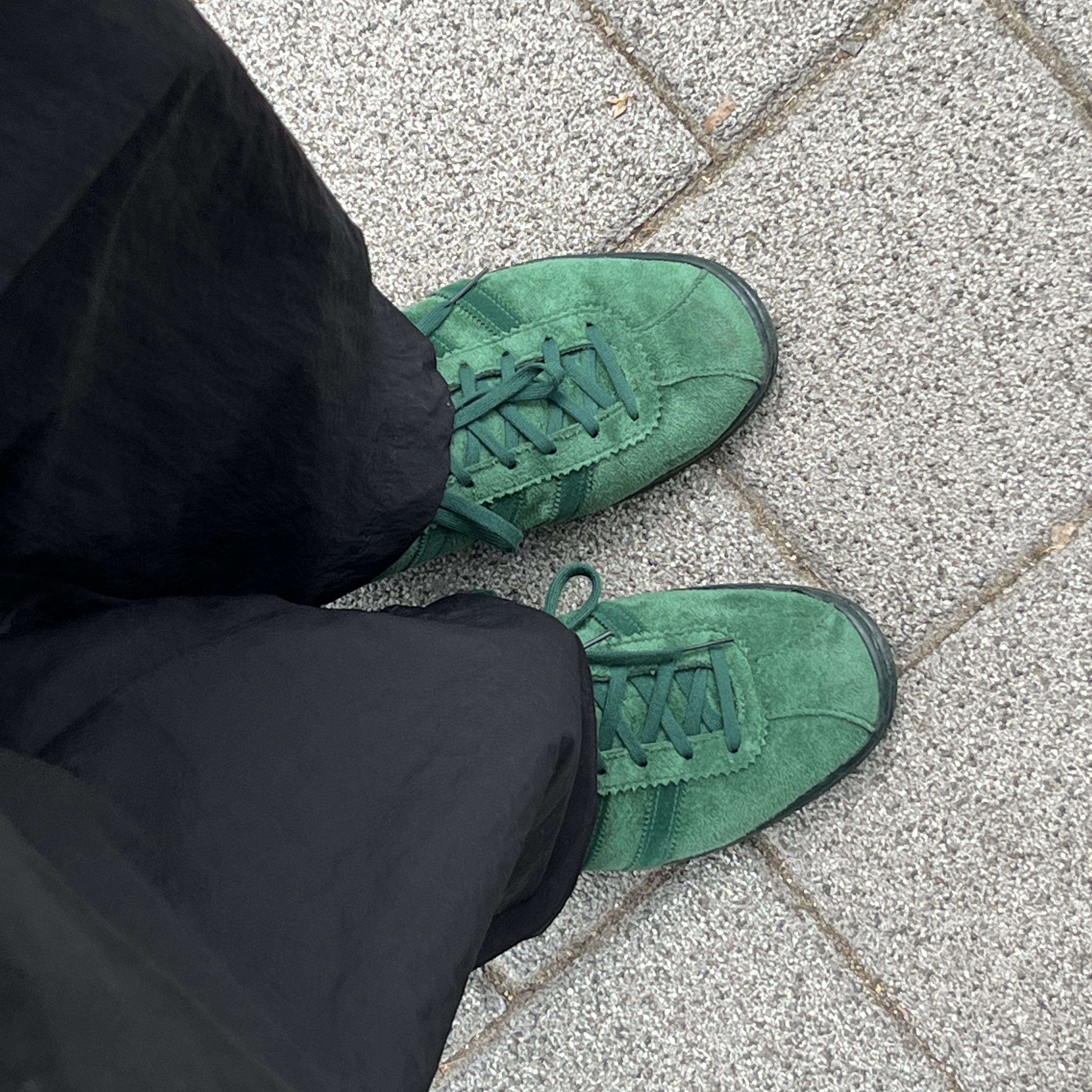 Adidas Tobacco Gruen Dark Green 착용 스타일 - 2