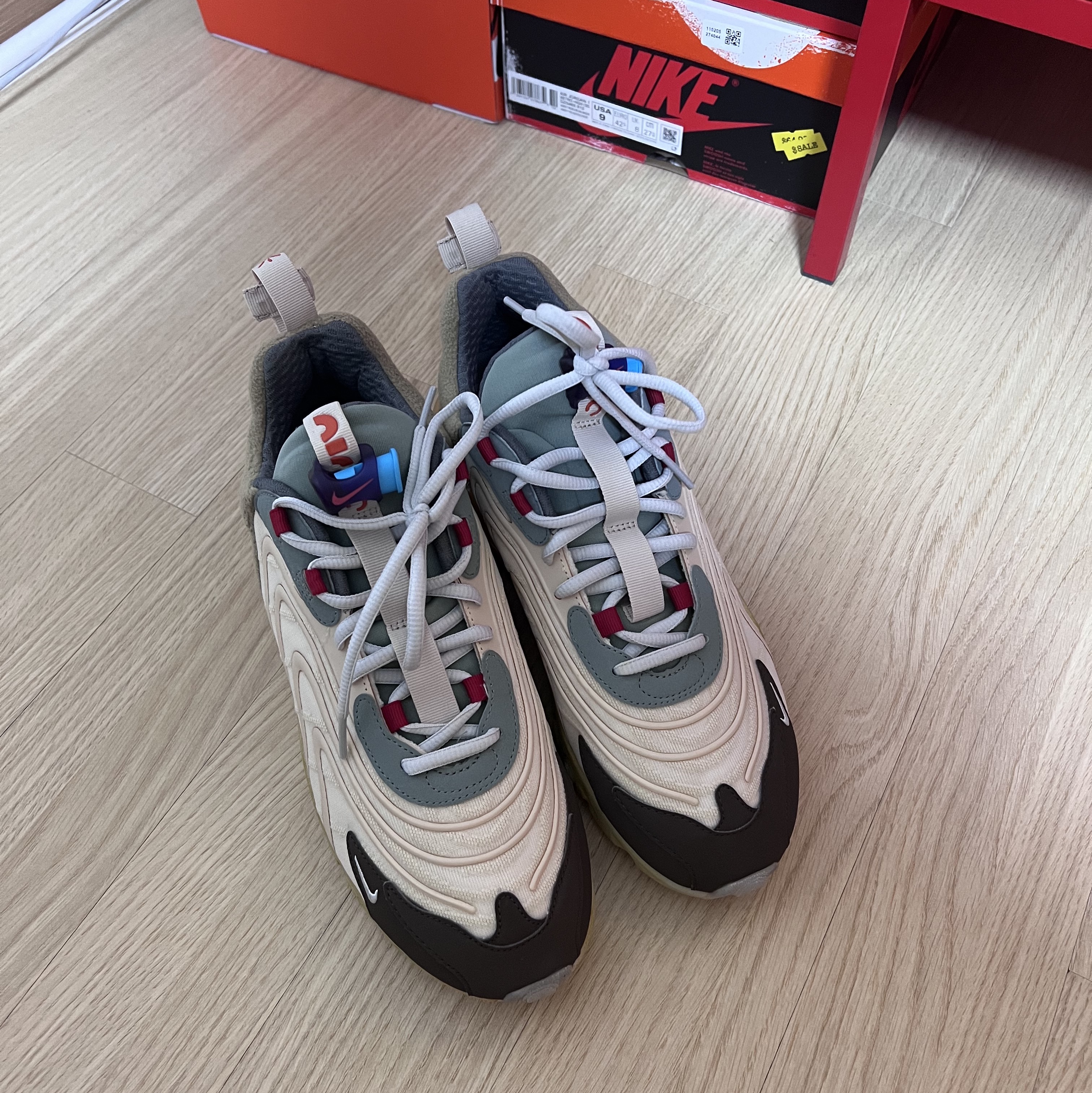 Nike x Travis Scott Air Max 270 React Cactus Trails 착용 스타일 - 2