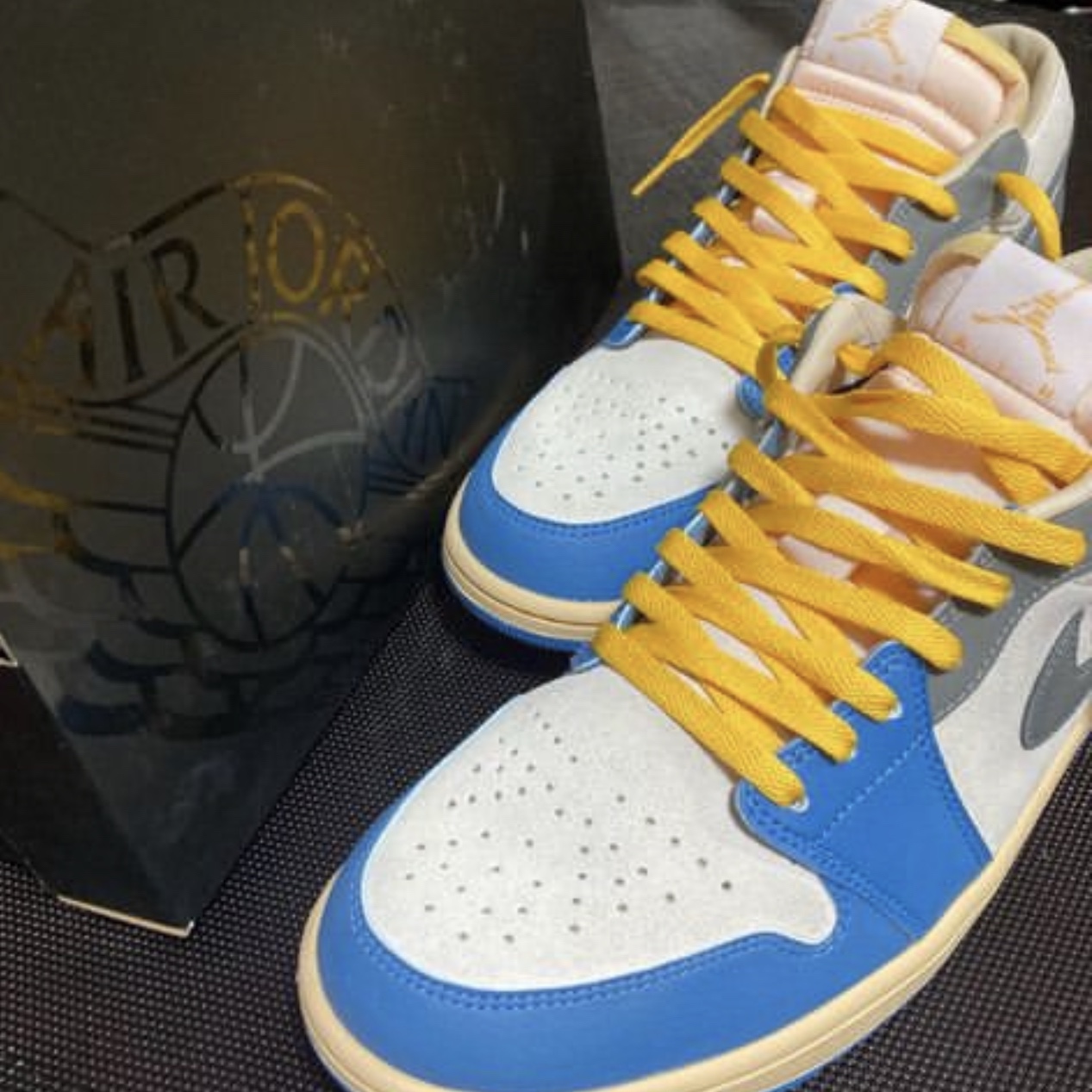 Jordan 1 Low SE Tokyo 96 착용 스타일 - 1