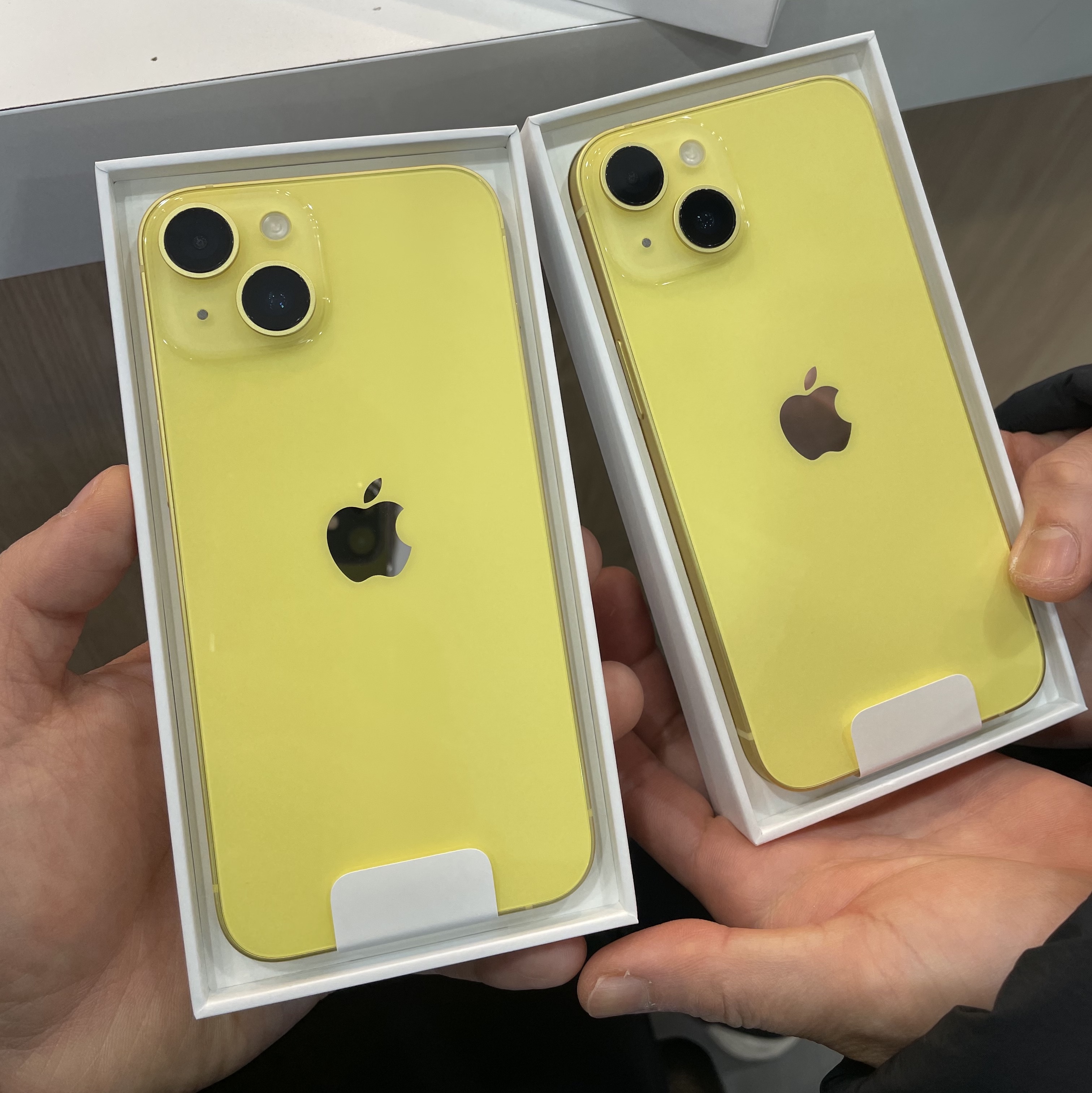 Apple iPhone 14 128GB Yellow (Korean Ver.) 착용 스타일