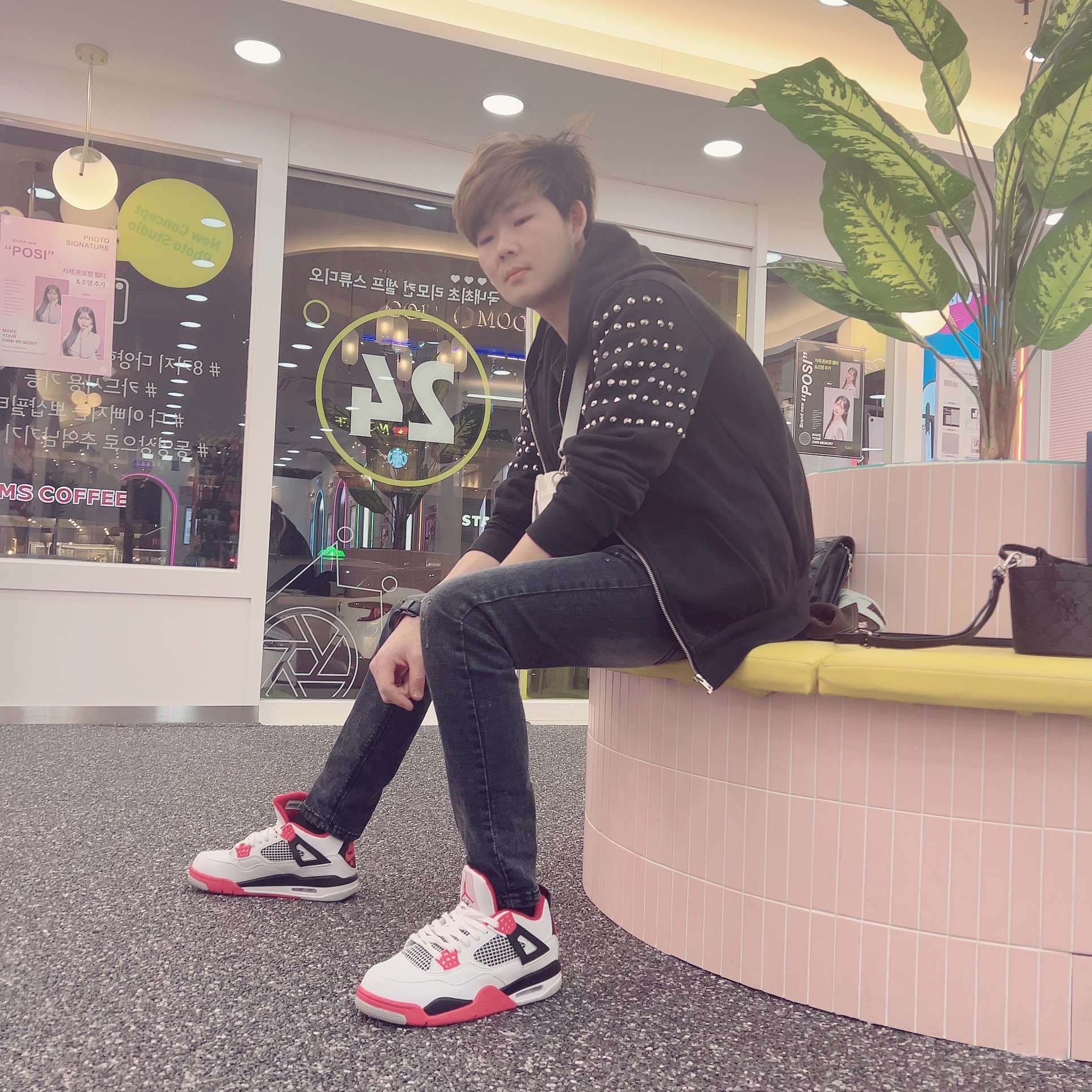 Jordan 4 Retro OG Fire Red 2020 착용 스타일 - 3