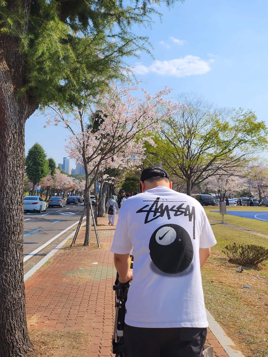 Nike x Stussy NRG FL SS 8 Ball T-Shirt White (DO9322-100) 착용 스타일