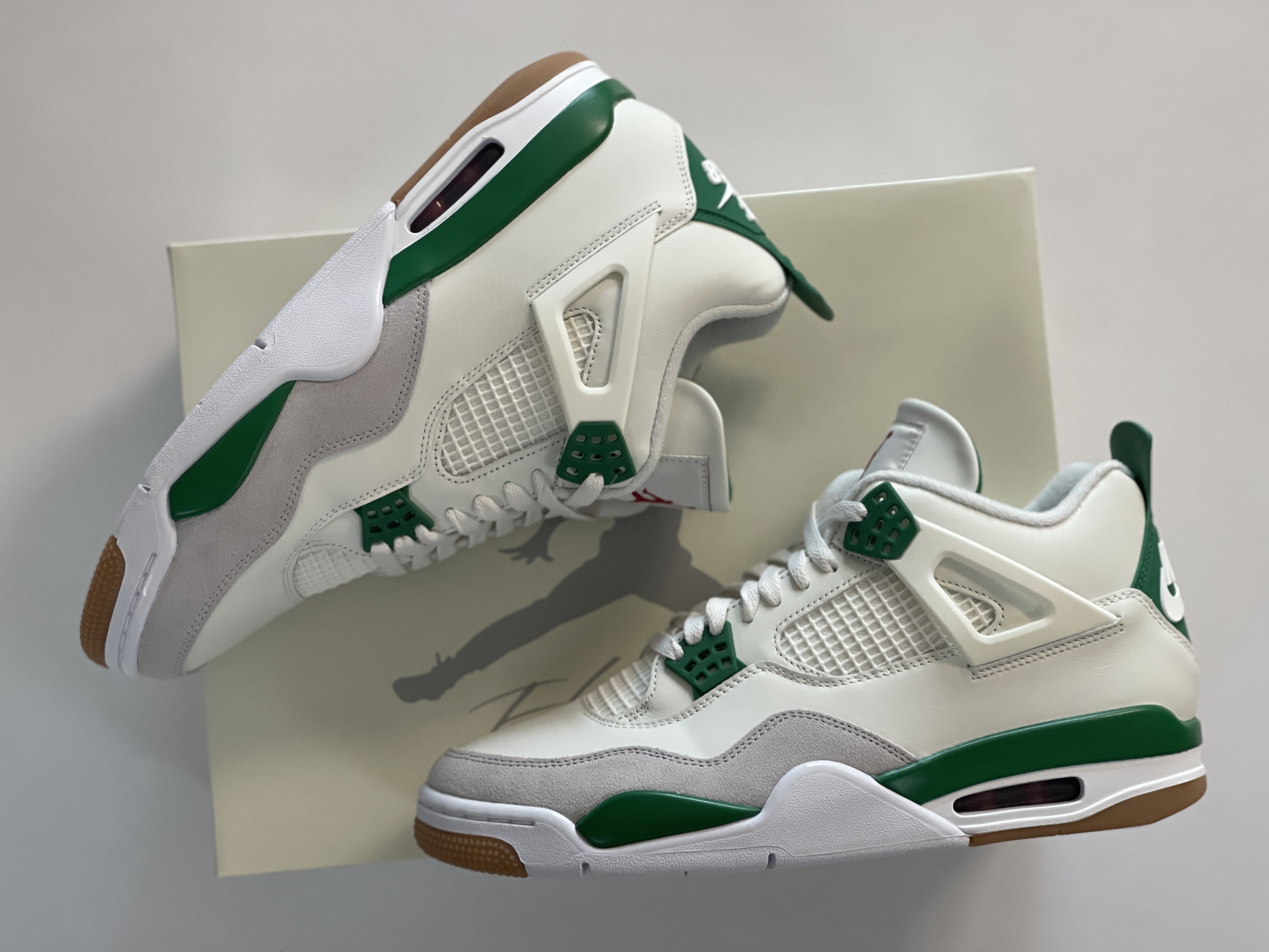 Jordan 4 x Nike SB Retro SP Pine Green 착용 스타일 - 1