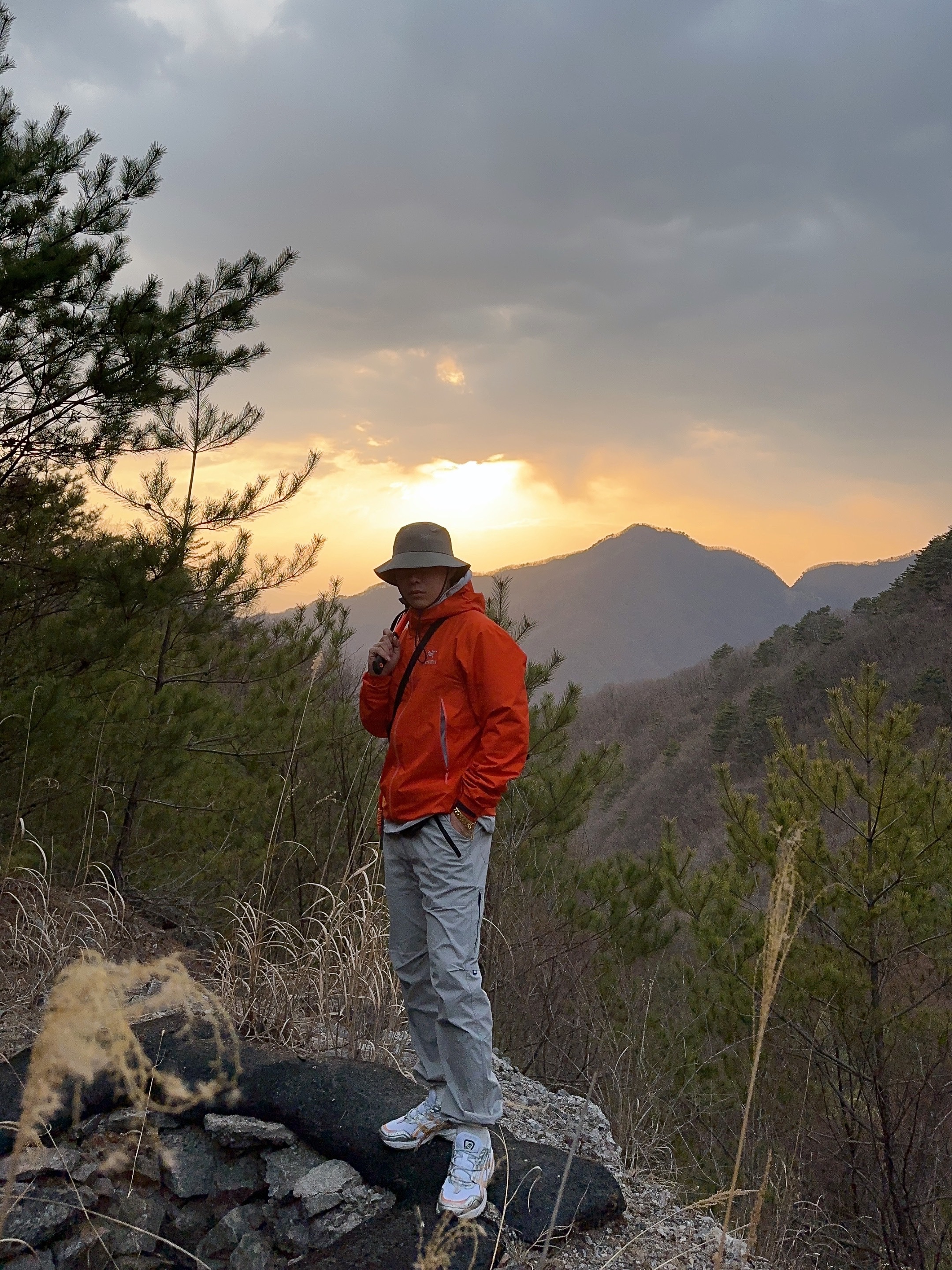 Arc'teryx Beta Jacket Phenom, Arc'teryx Sinsolo Hat Forage 착용 스타일
