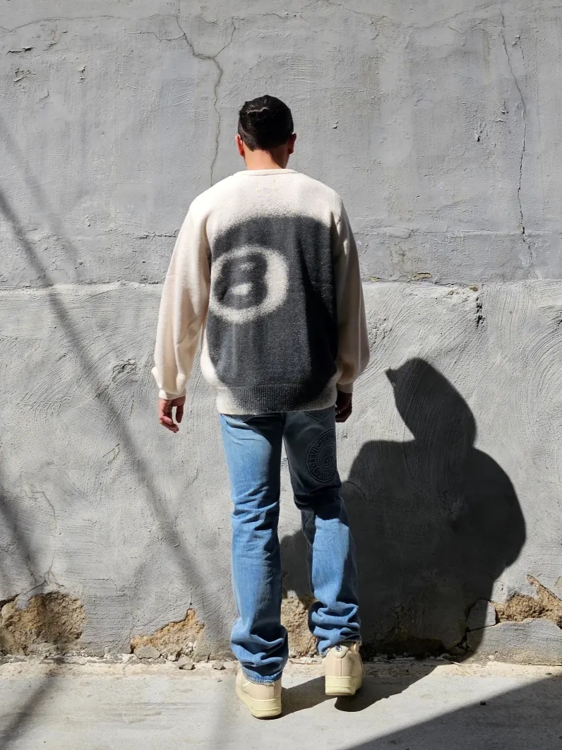 Stussy 8 Ball Spray Sweater Ivory, Stussy x Levi's Embossed 501 Jean Indigo 착용 스타일 - 3