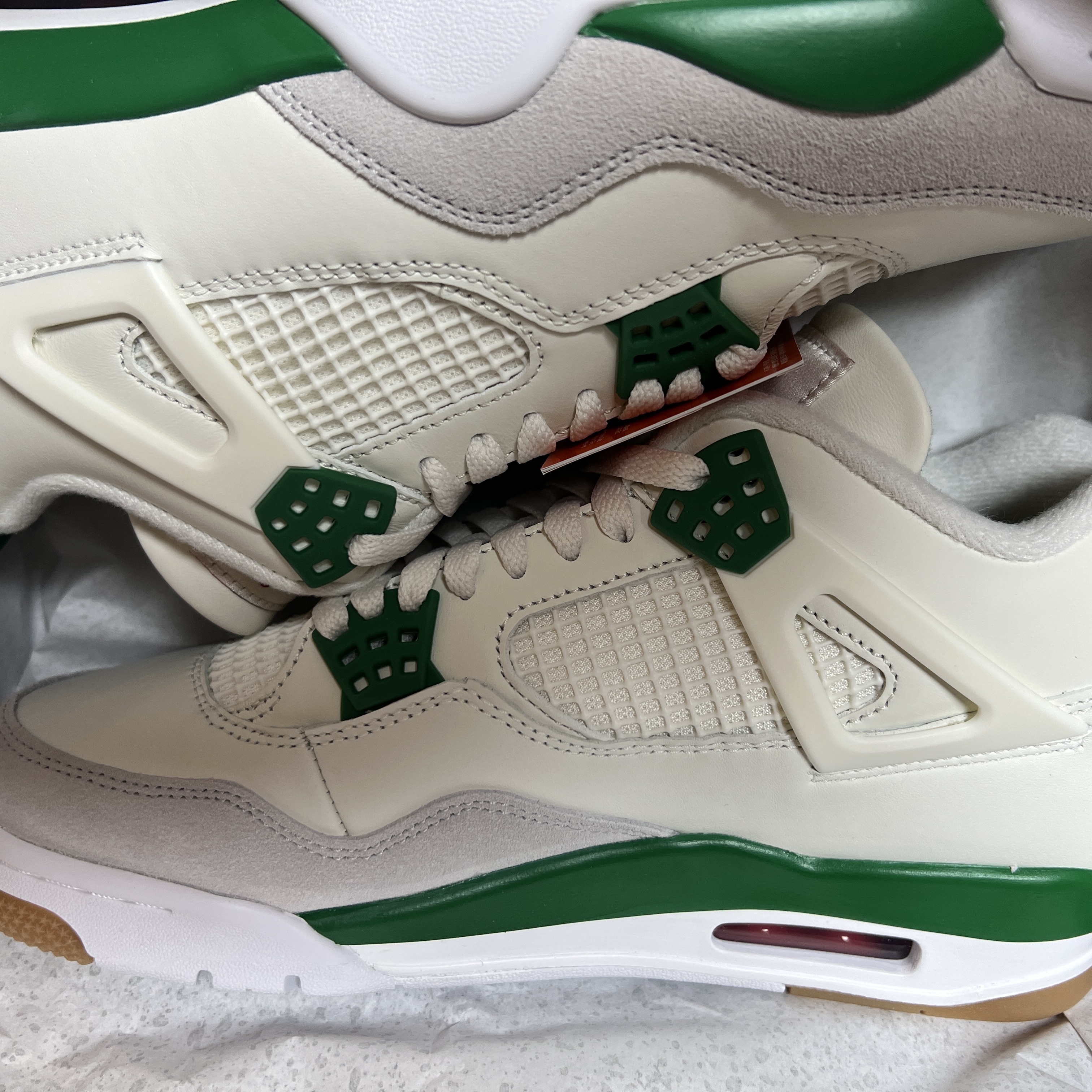 Jordan 4 x Nike SB Retro SP Pine Green 착용 스타일