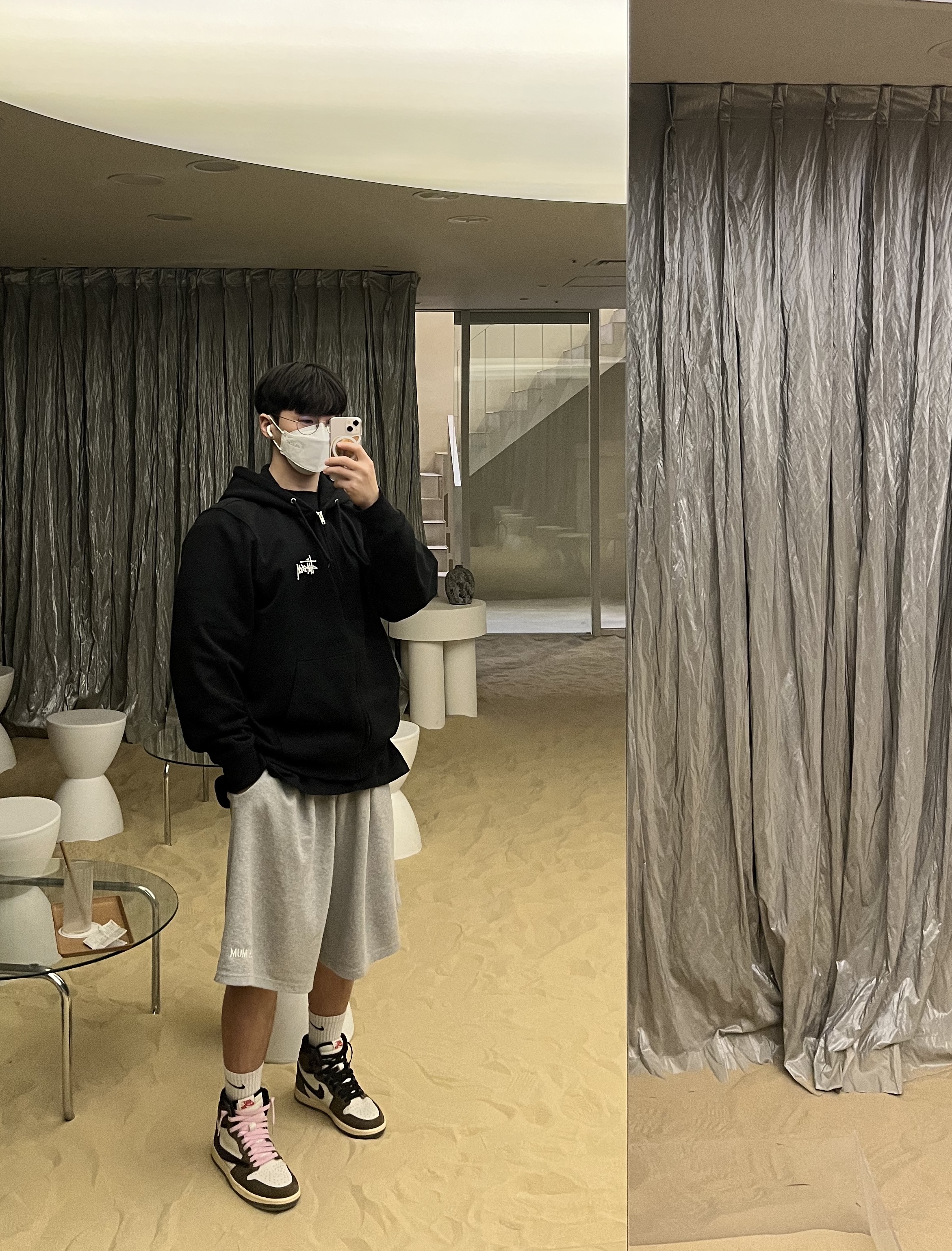 Stussy Basic Stussy Zip Hoodie Black 2021, Jordan 1 x Travis Scott Retro High OG SP Mocha 착용 스타일