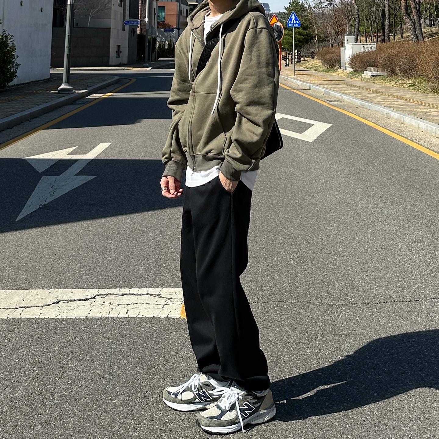 New Balance 990v3 Made in USA Olive, Porter Tanker Shoulder Bag S Black 착용 스타일 - 1