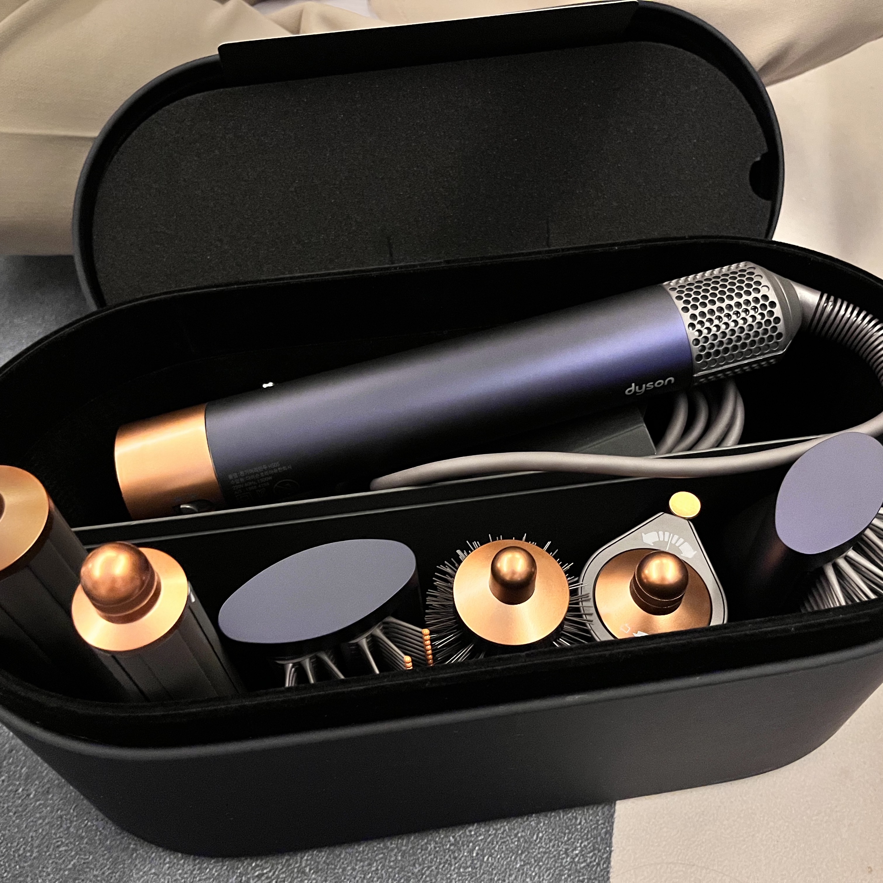 Dyson Airwrap Multi Styler Complete Long Blue Copper (Korean Ver.) 착용 스타일 - 1